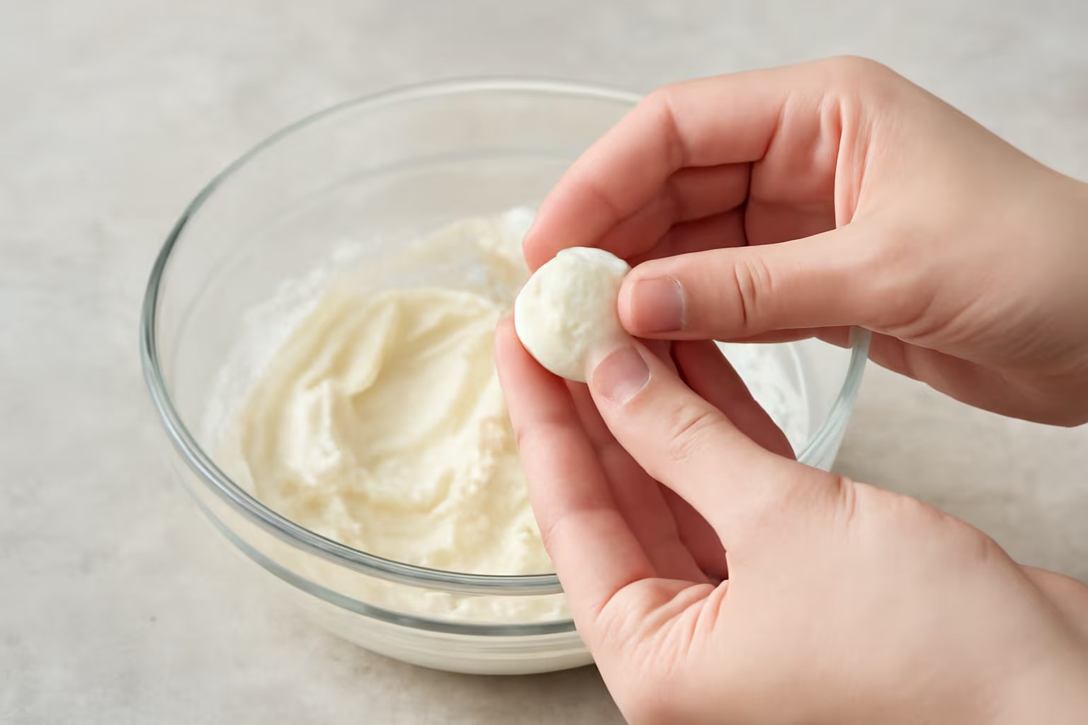 Pinchos, Queso crema, Tomate, Albahaca, Aperitivo.- (Imagen ilustrativa Infobae)