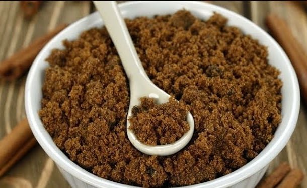 El azúcar mascabado es un endulzante sin refinar que conserva parte de la melaza natural de la caña de azúcar. (Hogarmanía)
