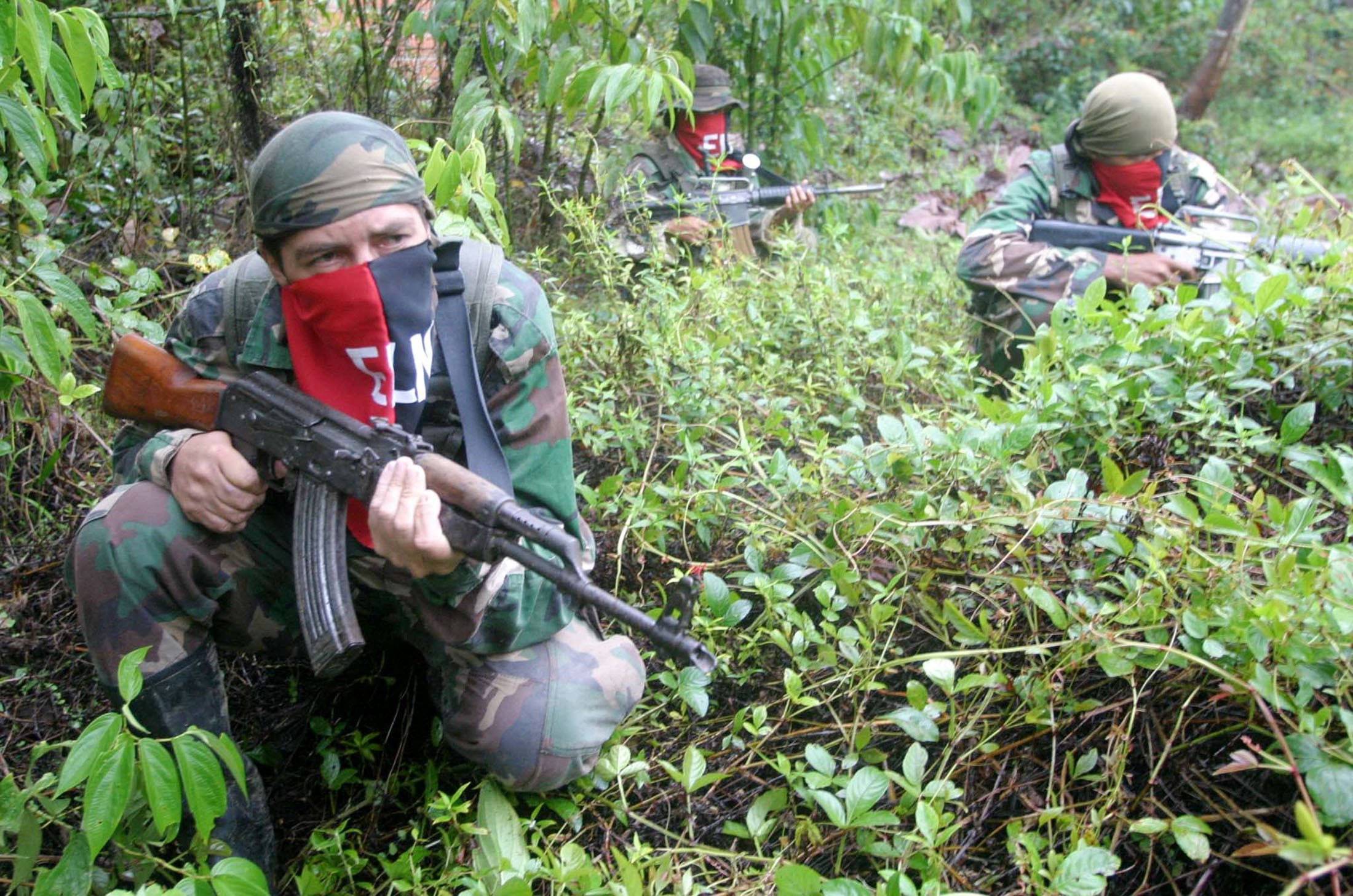 Campamentos y pistas clandestinas del ELN y las FARC han sido identificados por agencias de inteligencia internacional en territorio venezolano - crédito Albeiro Lopera/Reuters
