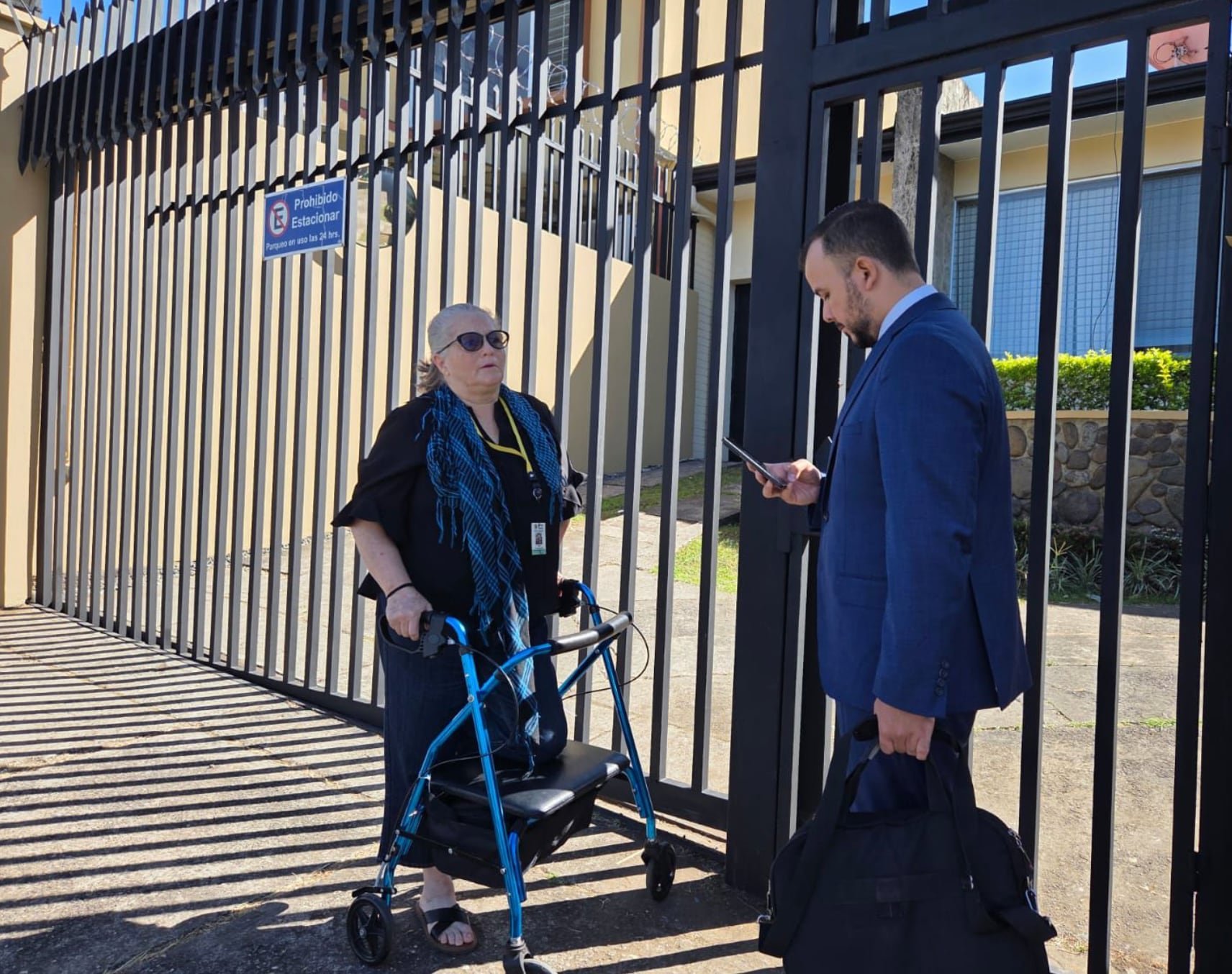 Comunicadora se presentó junto a su abogado a solicitar pruebas la fiscalía. 
Fuente: semanario universidad
