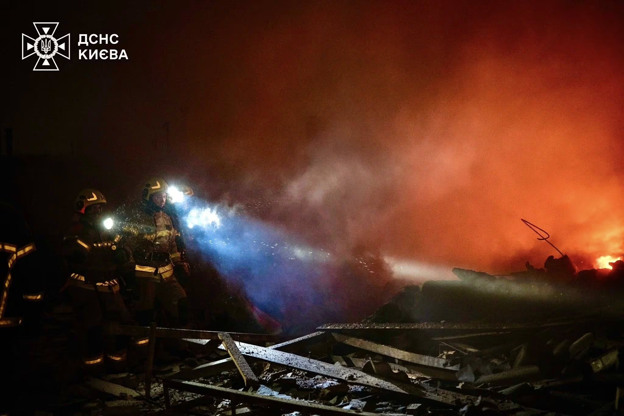 Rusia lanzó un nuevo bombardeo contra Kiev (Servicio Estatal de Emergencias de Ucrania)