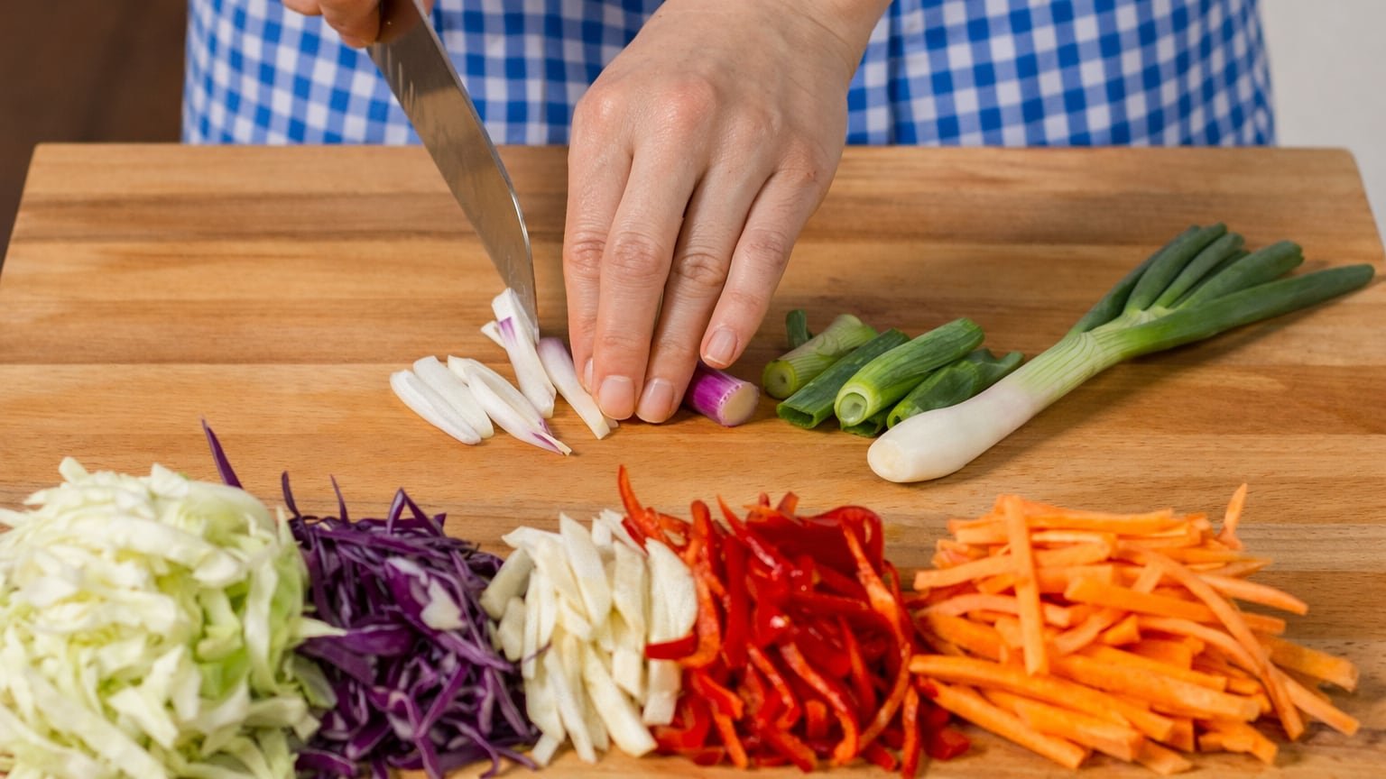 Especialistas aconsejan integrar verduras de diferentes colores, aprovechar cocciones suaves y añadir grasas saludables para maximizar los nutrientes y fortalecer la microbiota intestinal (Imagen Ilustrativa Infobae)
