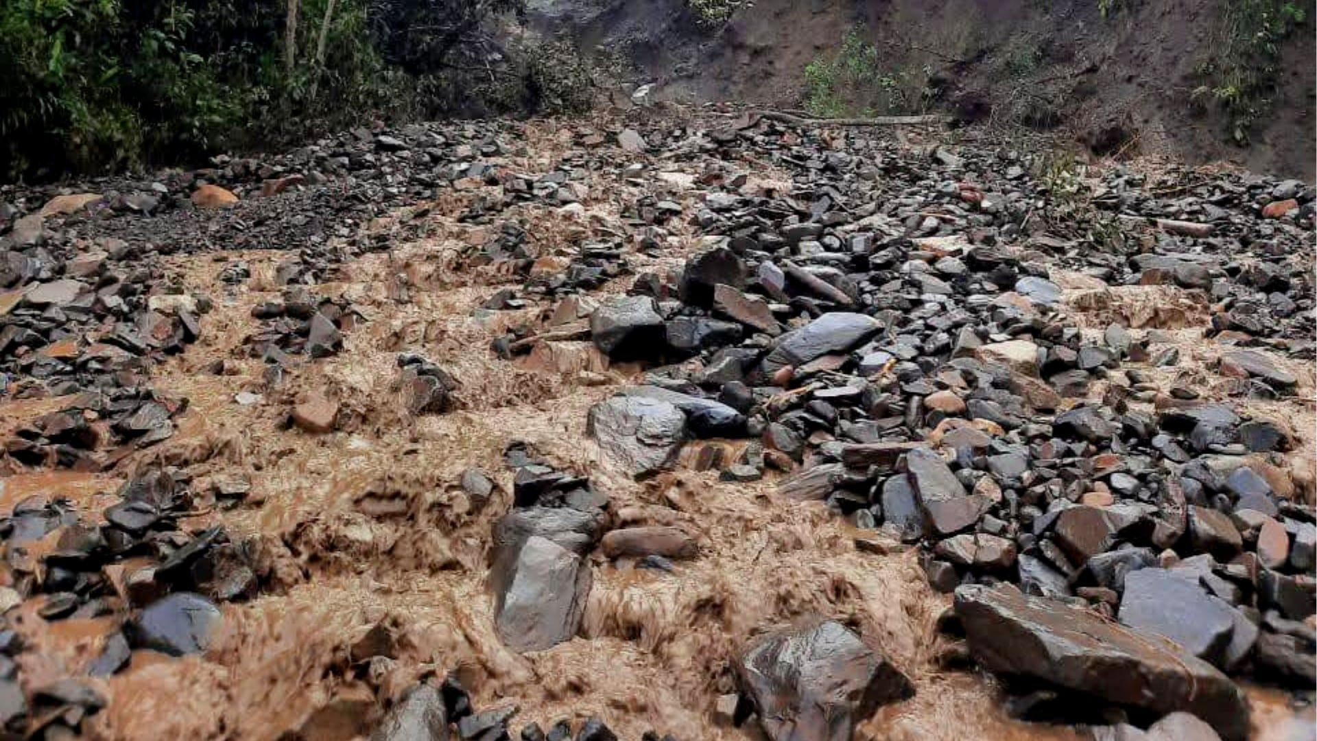 Puente colapsa por huayco y bloquea la vía Calca–Yanatile en Cusco: reportan familias afectadas. (Foto: Gore Cusco)