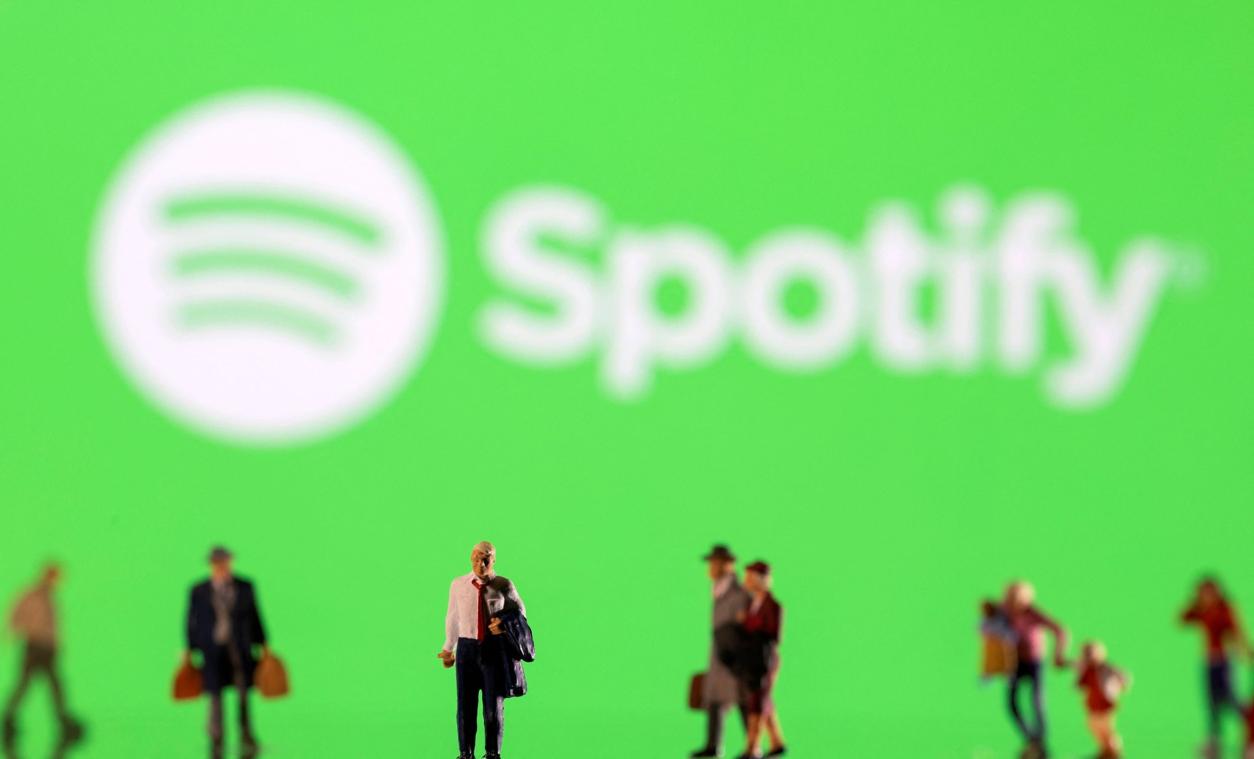 La integración de la función Jam en Spotify permite a usuarios Premium iniciar sesiones grupales para escuchar y añadir música en tiempo real con otros contactos. (REUTERS/Dado Ruvic/Ilustration/File Photo)