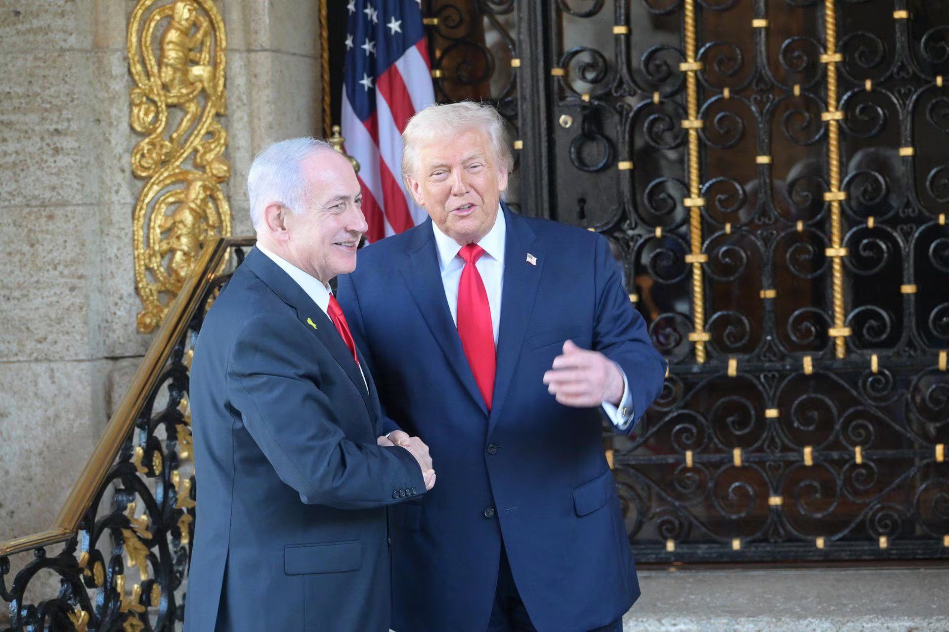 El presidente Donald Trump recibe al primer ministro israelí, Benjamin Netanyahu, en Mar-a-Lago, Palm Beach, Florida. (Crédito de la imagen: Amos Ben Gershom/Israel Gpo vía ZUMA Press Wire)