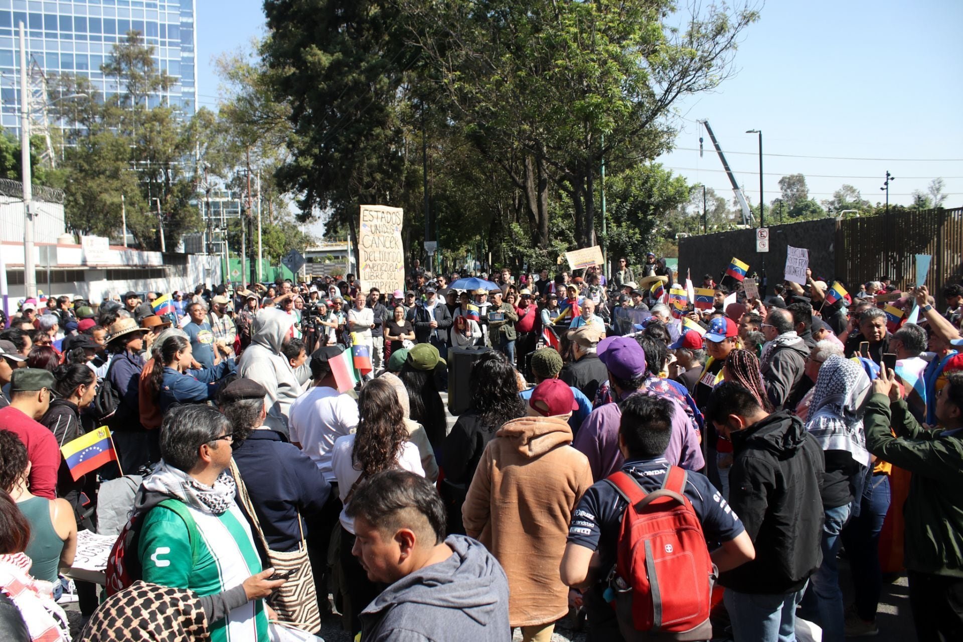 Manifestaciones en la Embajada de EU en México por las acciones militares en Venezuela FOTO: GUSTAVO ALBERTO/CUARTOSCURO.COM