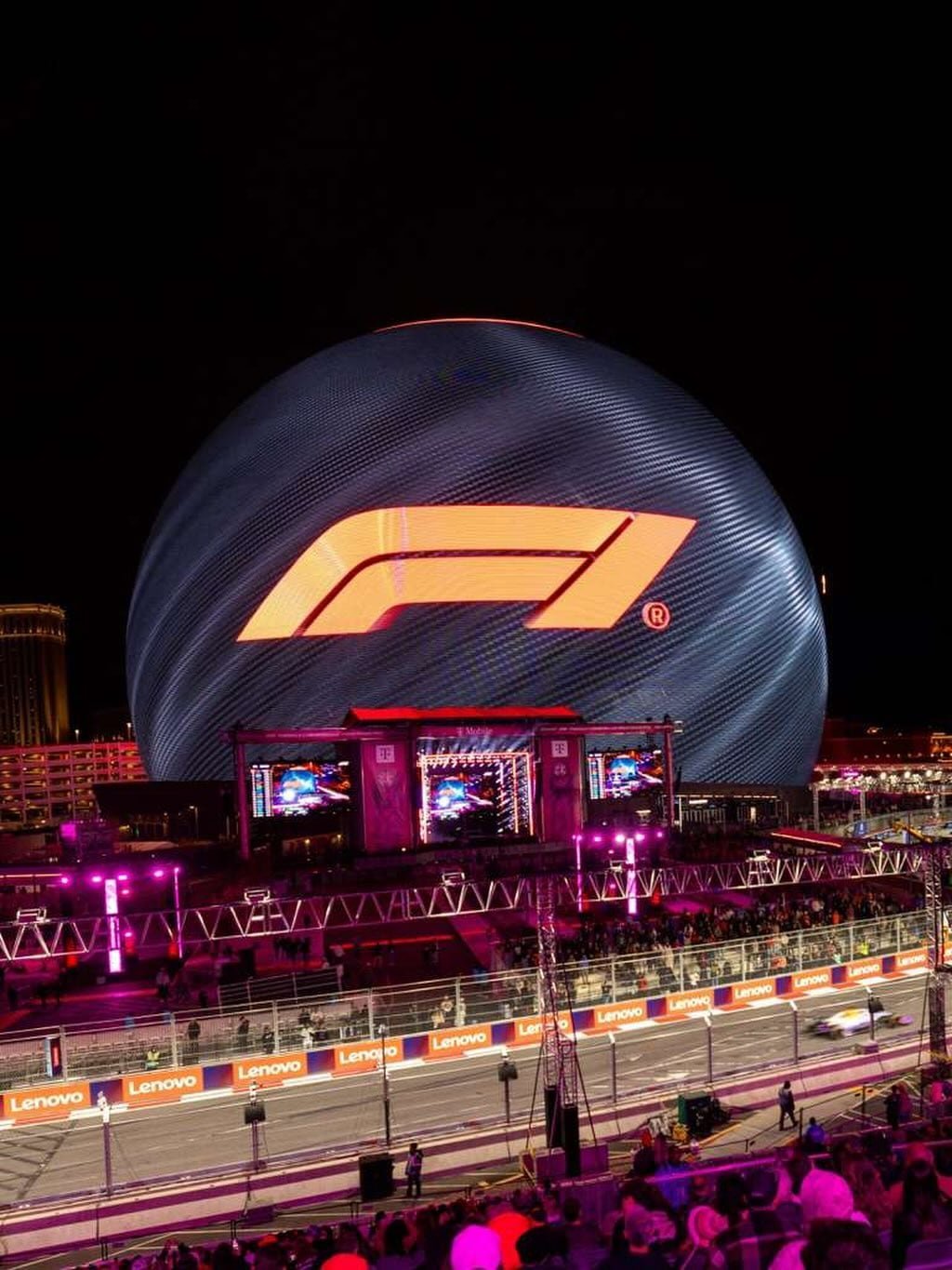 La Sphere de Las Vegas ha servido como escenario para eventos oficiales de la Fórmula 1, incluyendo la presentación del Gran Premio de Las Vegas y actividades promocionales con la participación de pilotos y escuderías. (Foto: Instagram/@spherevegas)