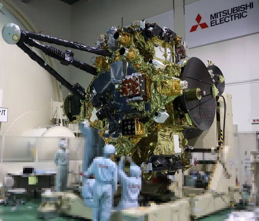 La sonda espacial MMX en proceso de ensamblaje (Crédito: JAXA, licencia para uso de prensa)