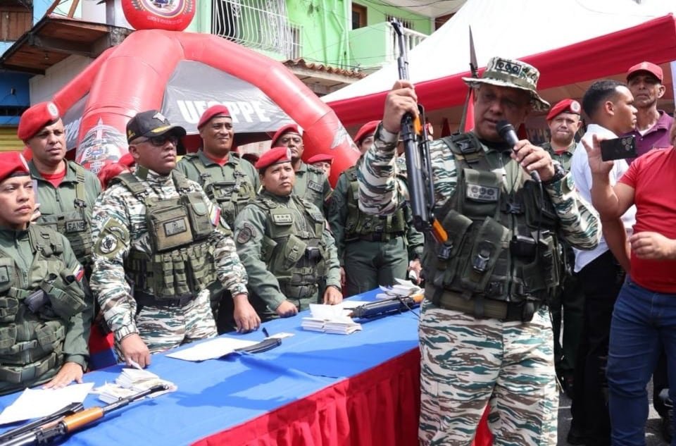 El Mayor General Javier José Marcano Tábata, jefe de la Guardia de Honor Presidencial y jefe de la DGCIM en una de las tantas puestas en escena, asegurando estar preparados y no pudieron activarse