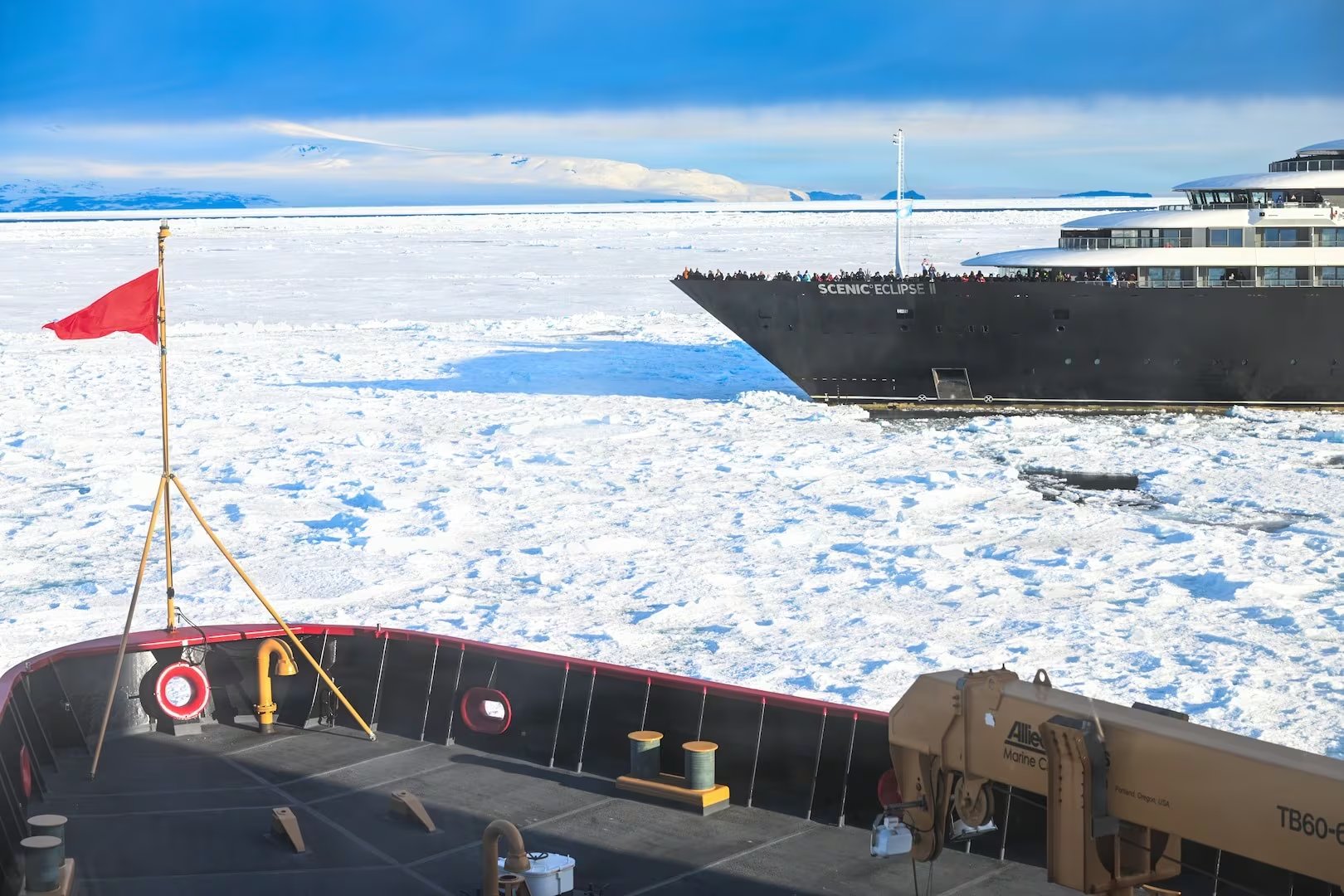 El rompehielos Polar Star es el único buque pesado operativo de su tipo en Estados Unidos y puede atravesar capas de hielo de hasta 6,5 metros de espesor. (USCG)