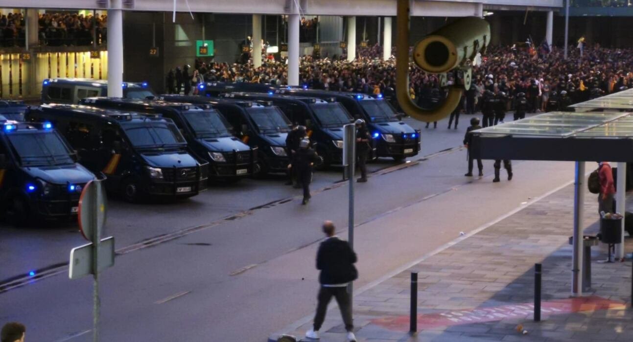 Imágenes de 'Ícaro: la semana en llamas'. (Filmin)