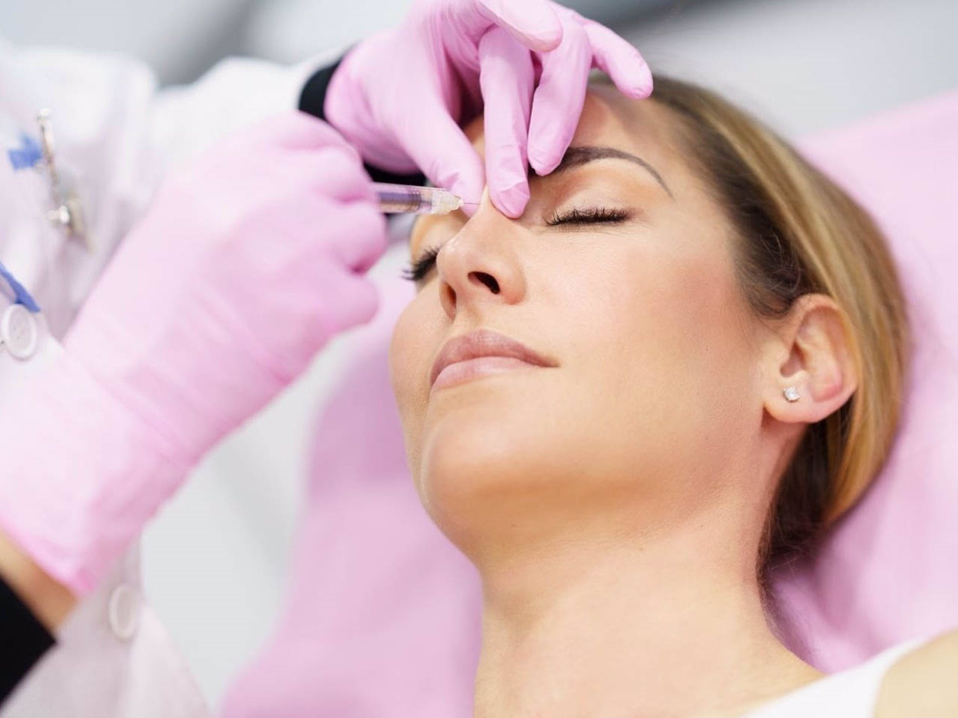 El ácido hialurónico sirve para rellenar arrugas o cambiar el rostro (SM CONTENT STUDIO/Europa Press)
