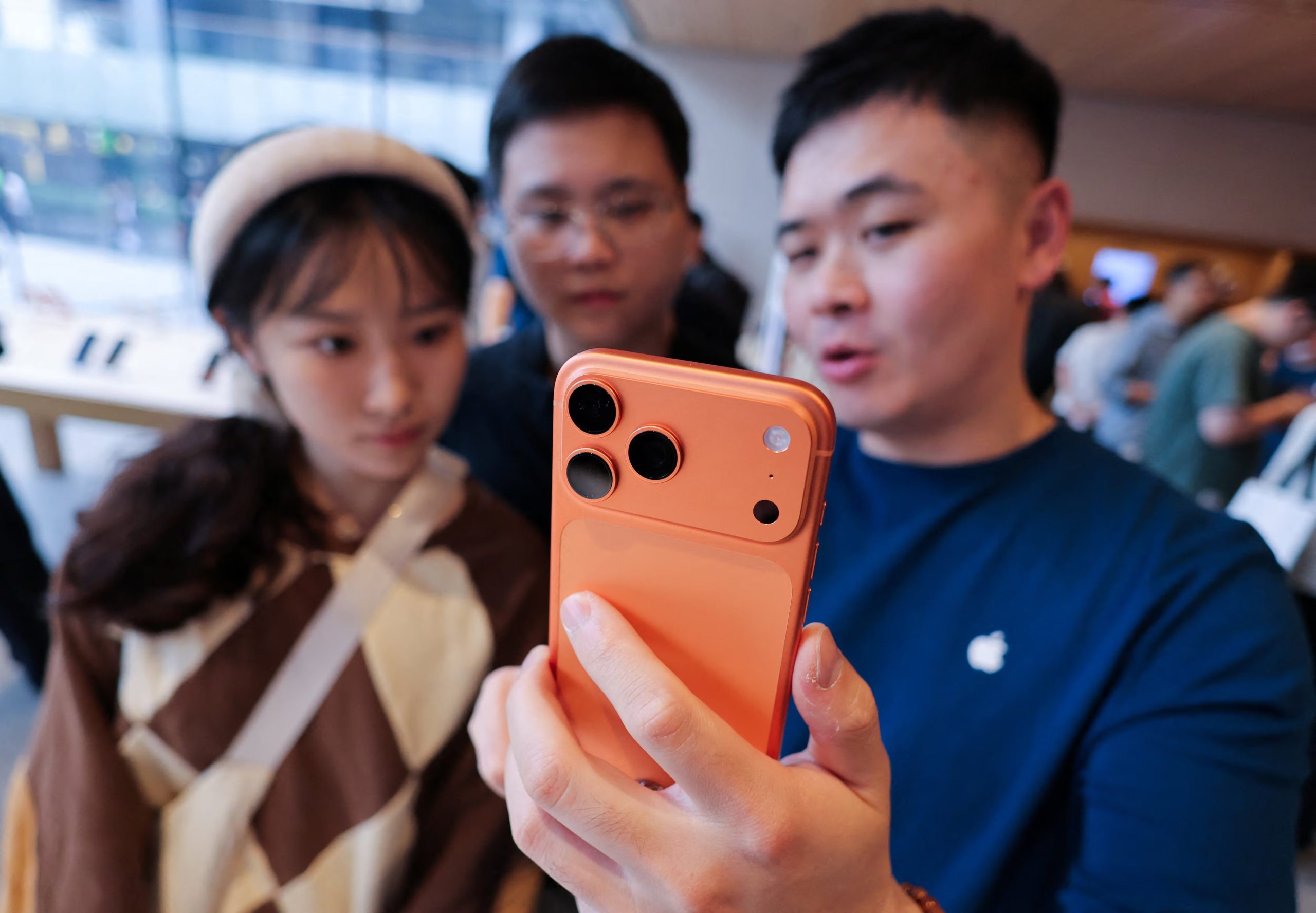 Se prevé que el iPhone 18 Pro y Pro Max ofrezcan al menos dos mejoras respecto al iPhone 17 Pro. REUTERS/Maxim Shemetov