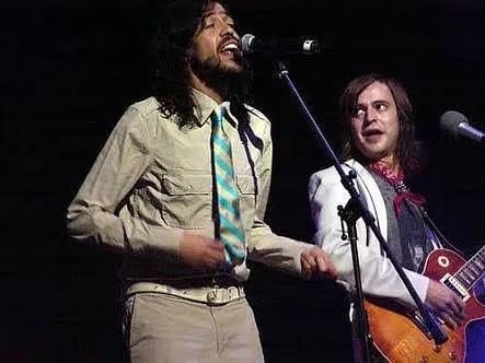 Chetes y Meme del Real interpretando 16 de febrero. (Facebook: Chetes)