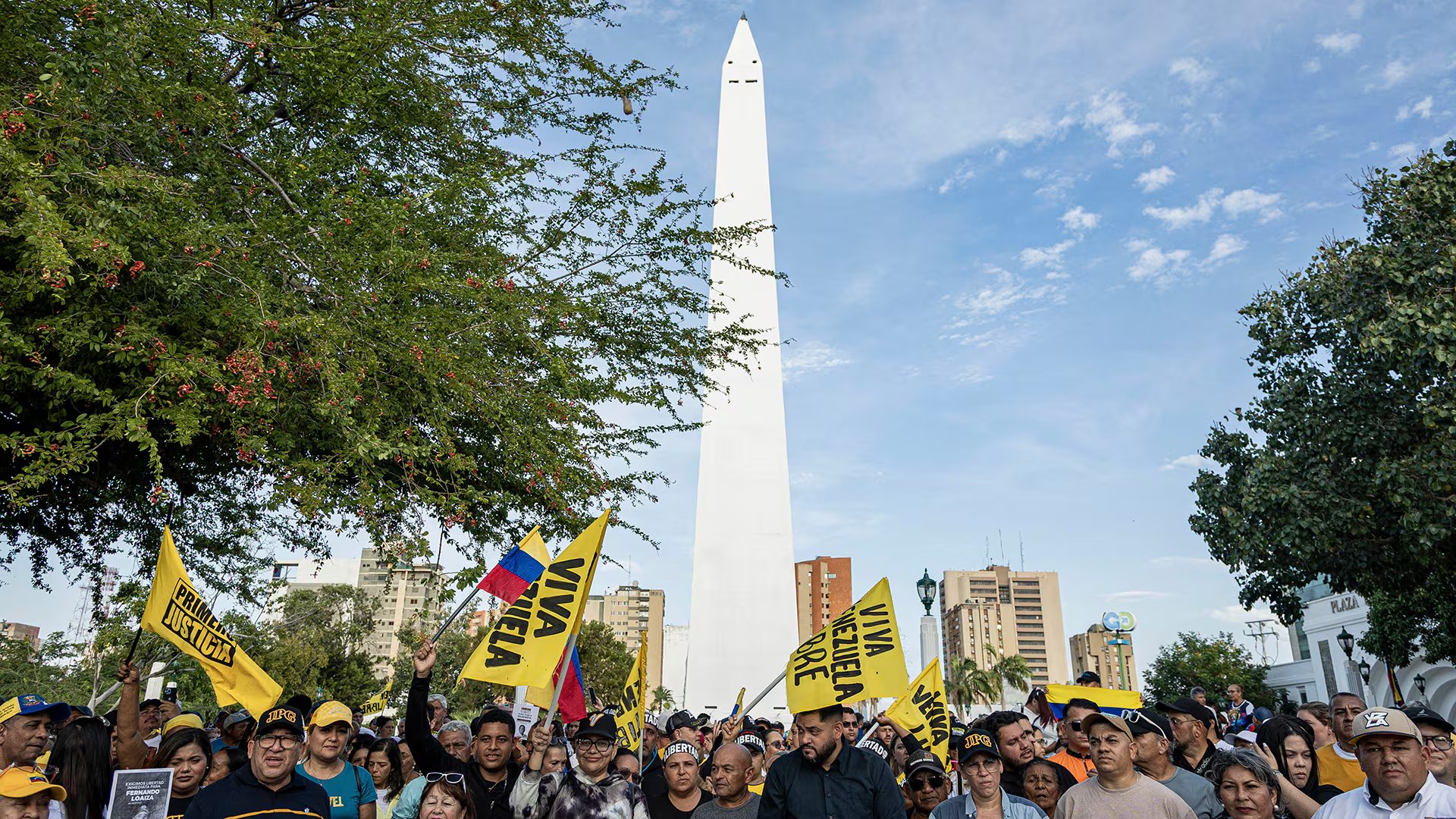 Un centenar de activistas políticos se concentraron en la ciudad venezolana de Maracaibo, estado Zulia, para exigir la liberación del dirigente Juan Pablo Guanipa (EFE/Henry Chirinos)
