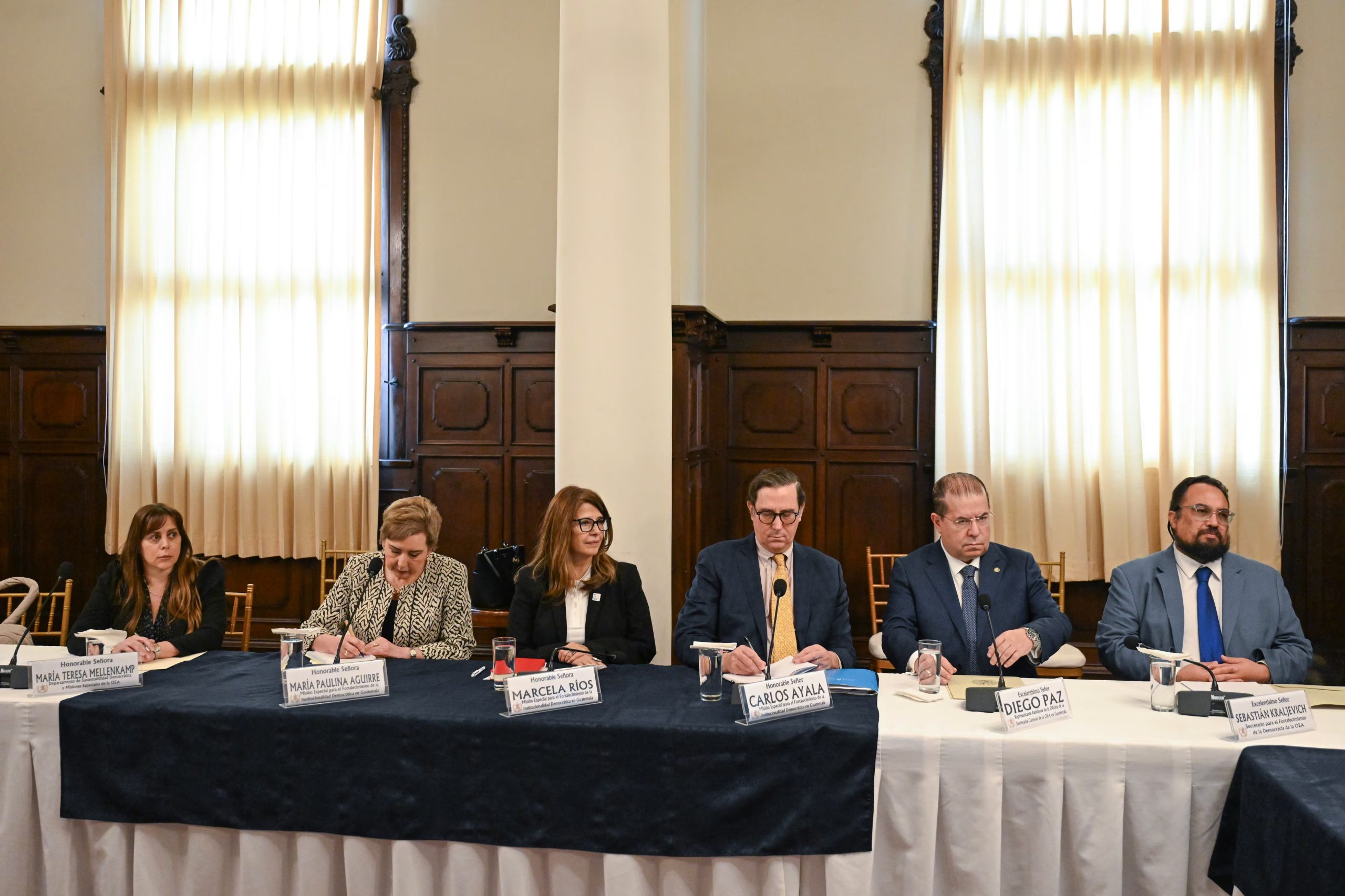 El mandatario llamó a la población a mantenerse atenta e informada en este periodo decisivo para el país, reconociendo el aporte de la comunidad internacional en los esfuerzos de transformación democrática (Foto cortesía Presidencia de Guatemala)