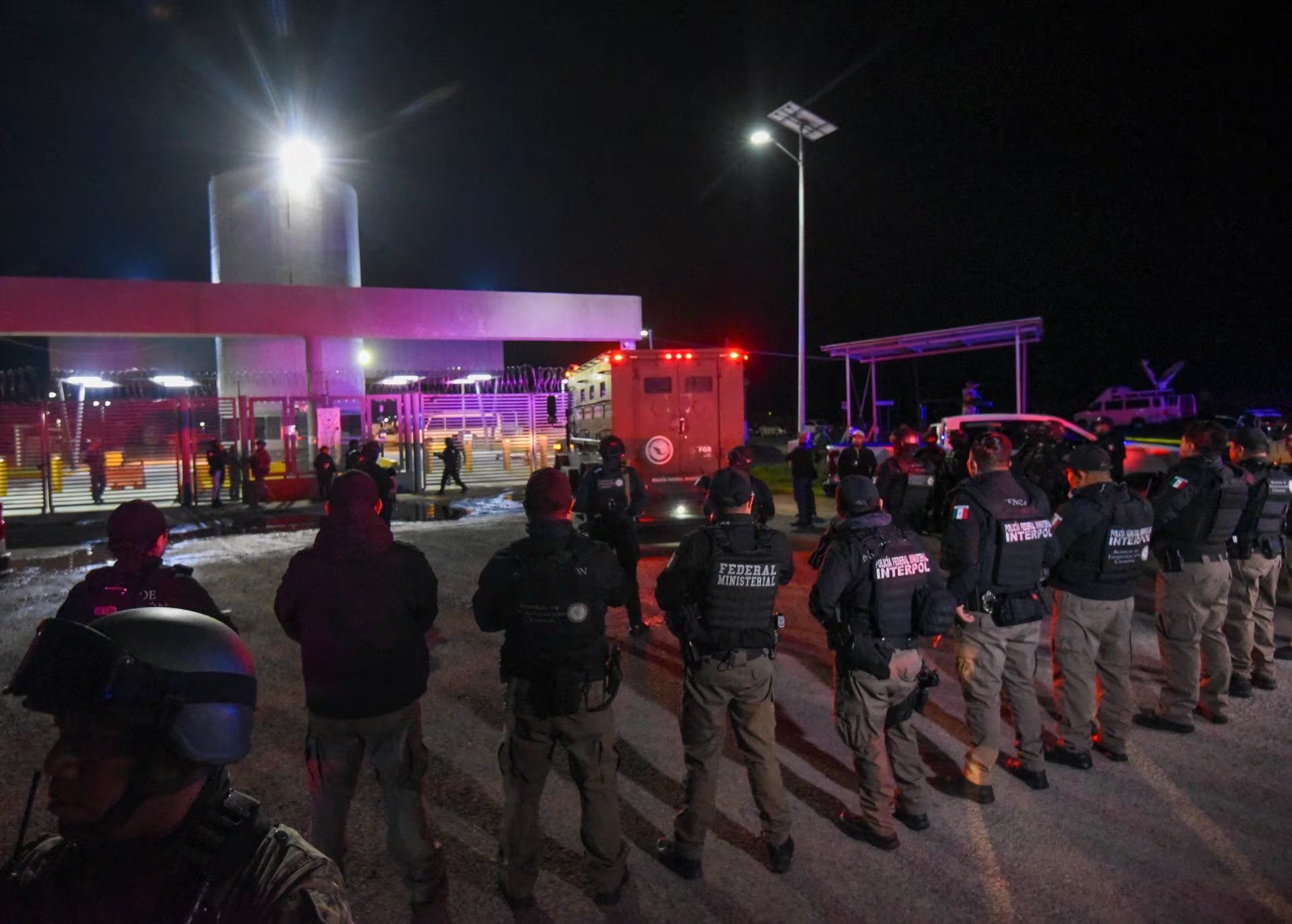 Dispositivo de seguridad en el Altiplano. FOTO: CRISANTA ESPINOSA AGUILAR/CUARTOSCURO.COM