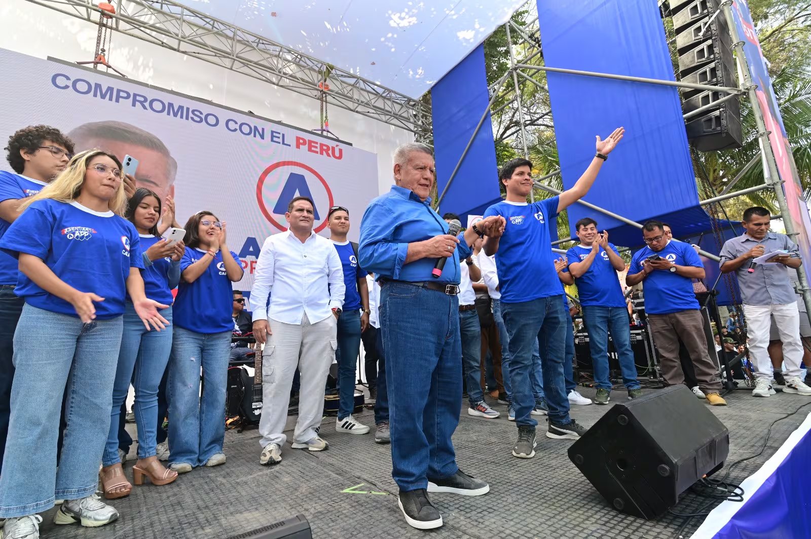 Partido de César Acuña respaldó en bloque a José María Balcázar. | APPtivate