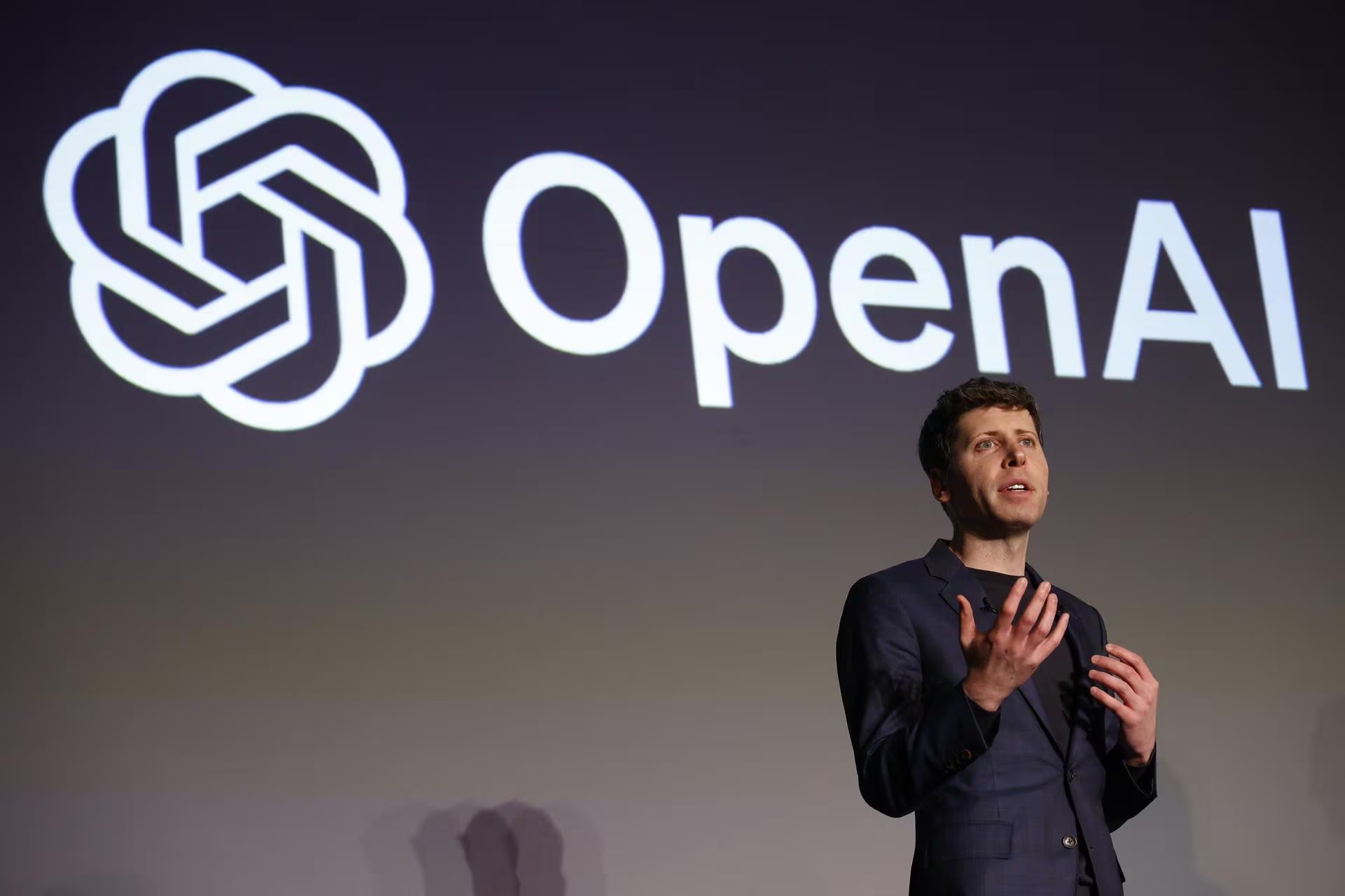 Sam Altman, CEO de OpenAI, calificó de “engañoso” el mensaje del anuncio promovido por Anthropic. (Europa Press)