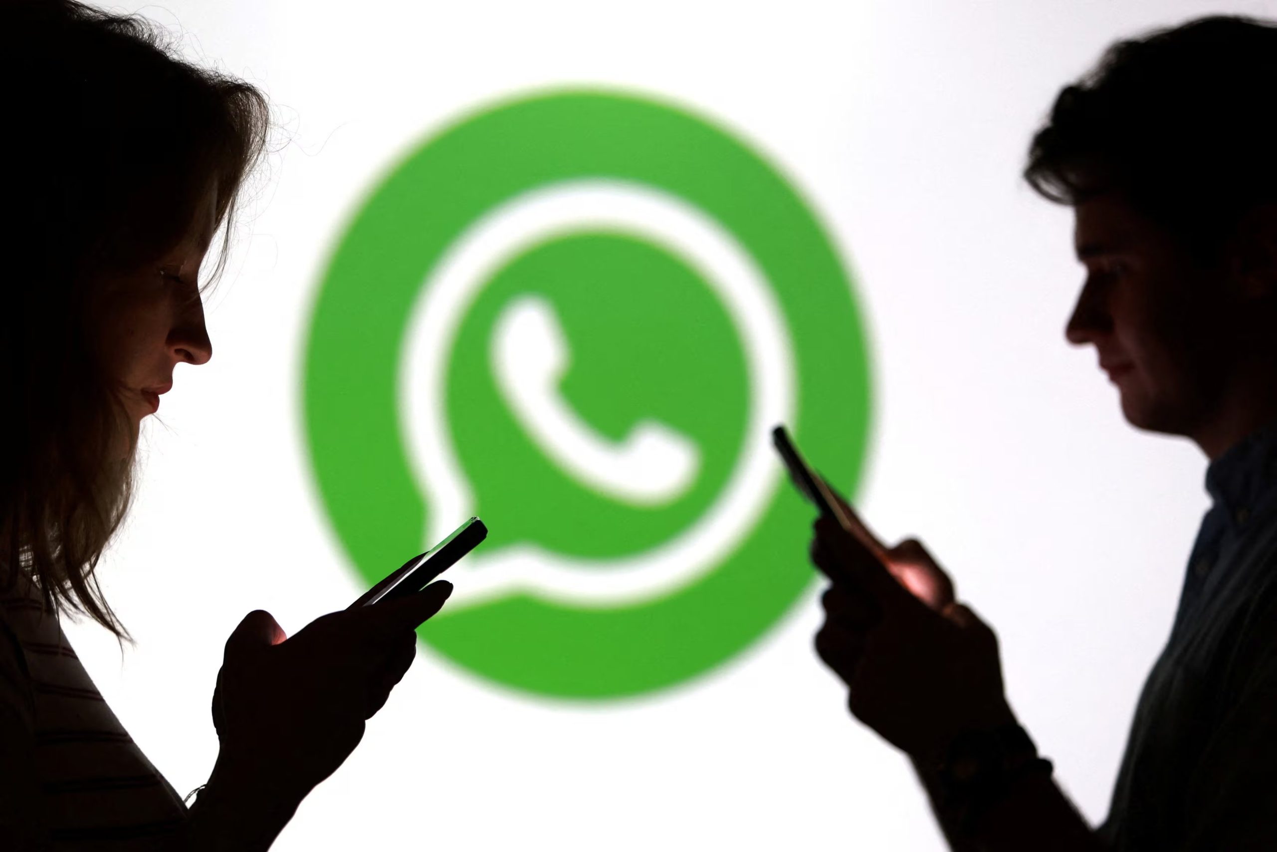 Restaurar chats borrados en WhatsApp: cómo funciona el respaldo y qué debes tener en cuenta - REUTERS/Dado Ruvic/Ilustración