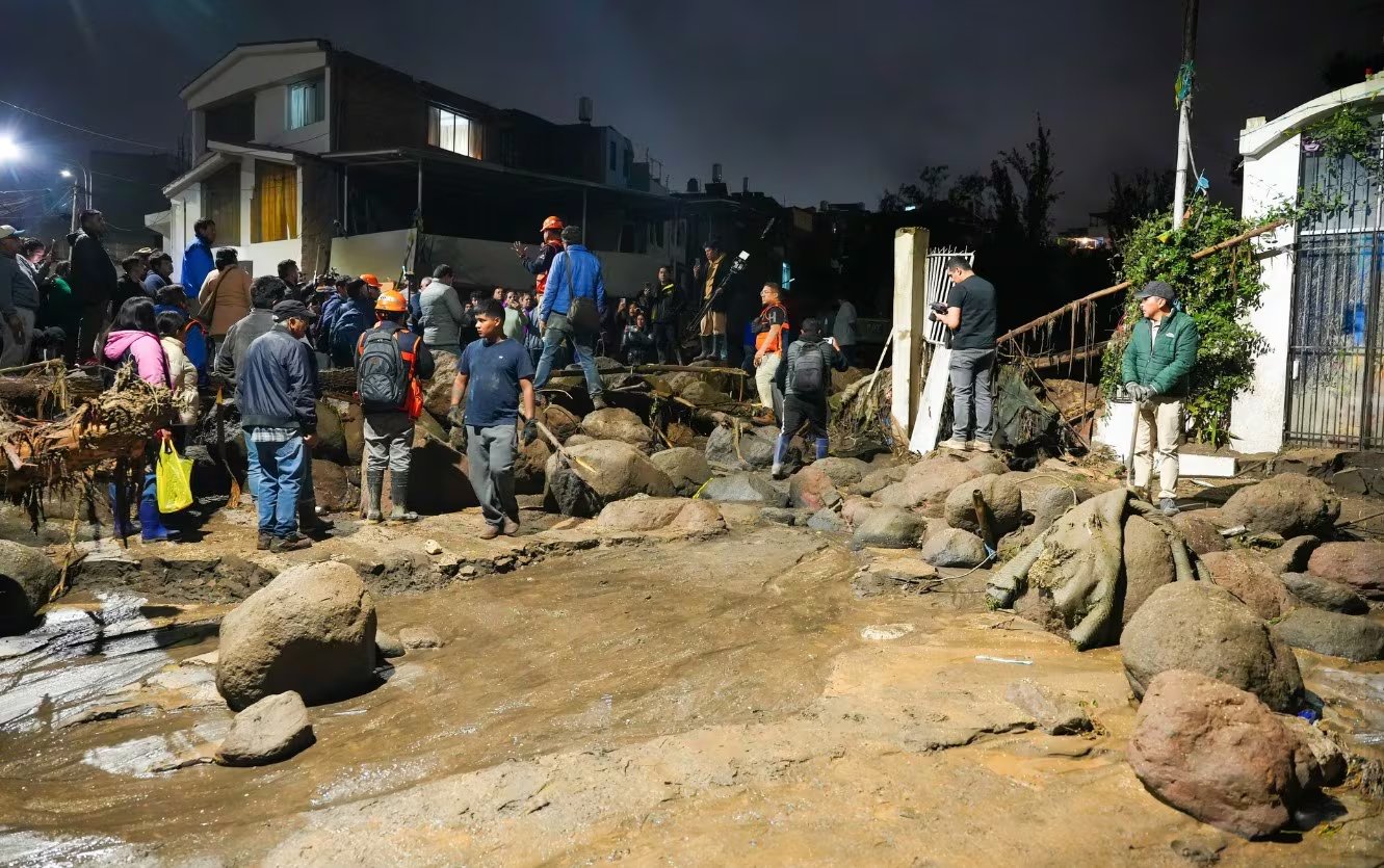 Rohel Sánchez solicita declaratoria de emergencia tras desbordes e inundaciones en Arequipa. Facebook/ @GOREArequipa.