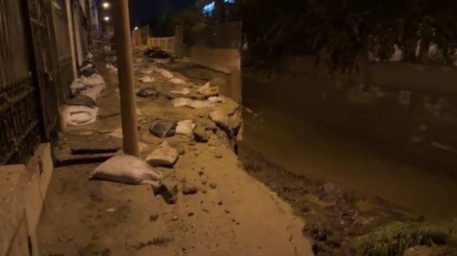 Rohel Sánchez solicita declaratoria de emergencia tras desbordes e inundaciones en Arequipa. Facebook/ @GOREArequipa.