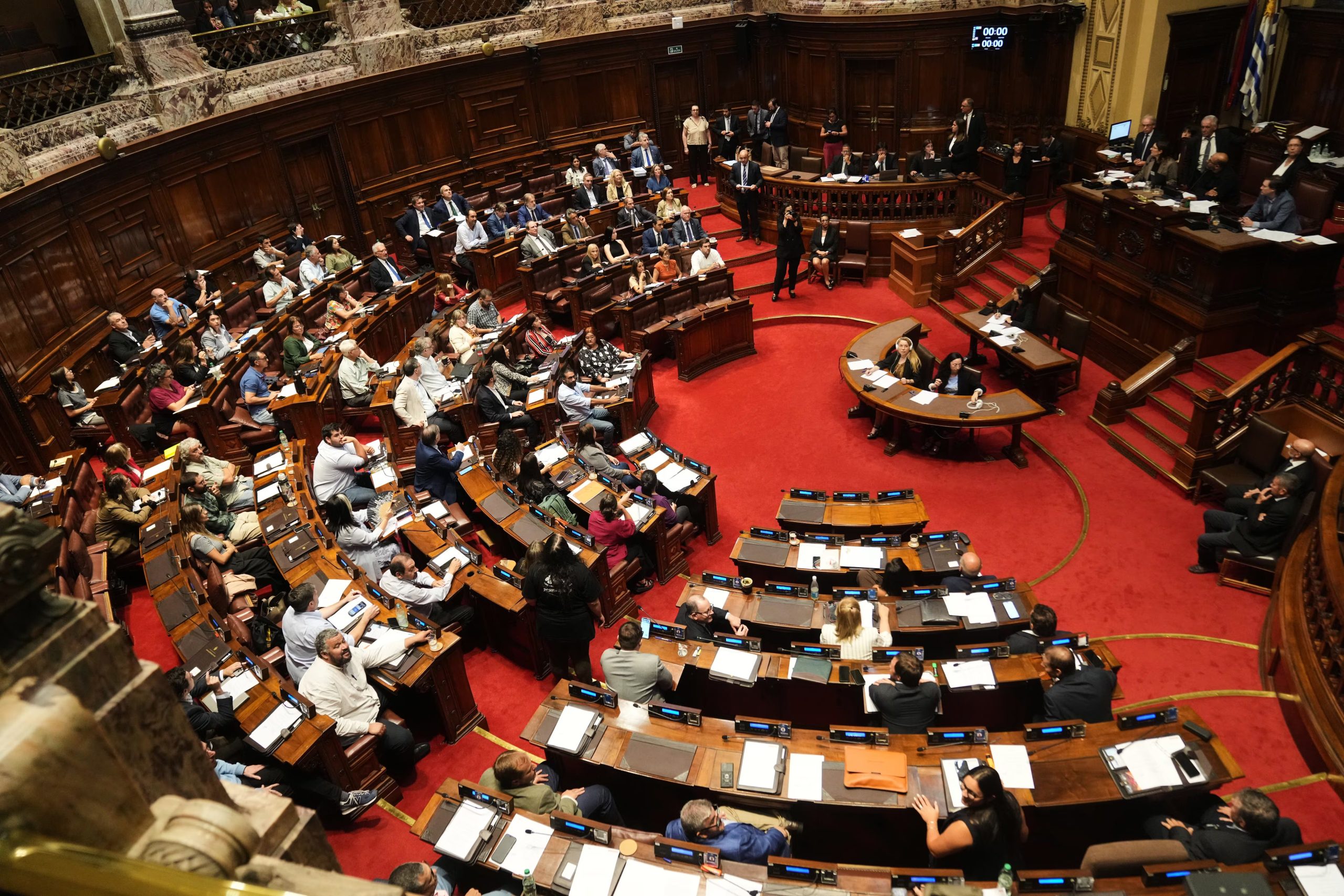 Legisladores aprueban el acuerdo UE-Mercosur mediante votación electrónica en el Congreso en Montevideo, Uruguay, el jueves 26 de febrero de 2026. (AP Foto/Matilde Campodonico)
