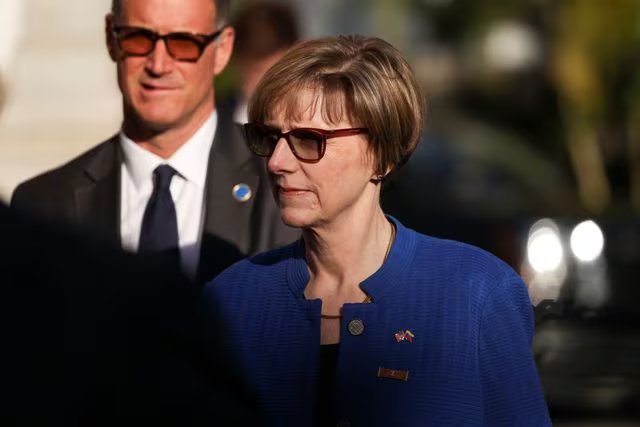 Laura Dogu supervisó personalmente la llegada del cargamento médico a Venezuela (Reuters)