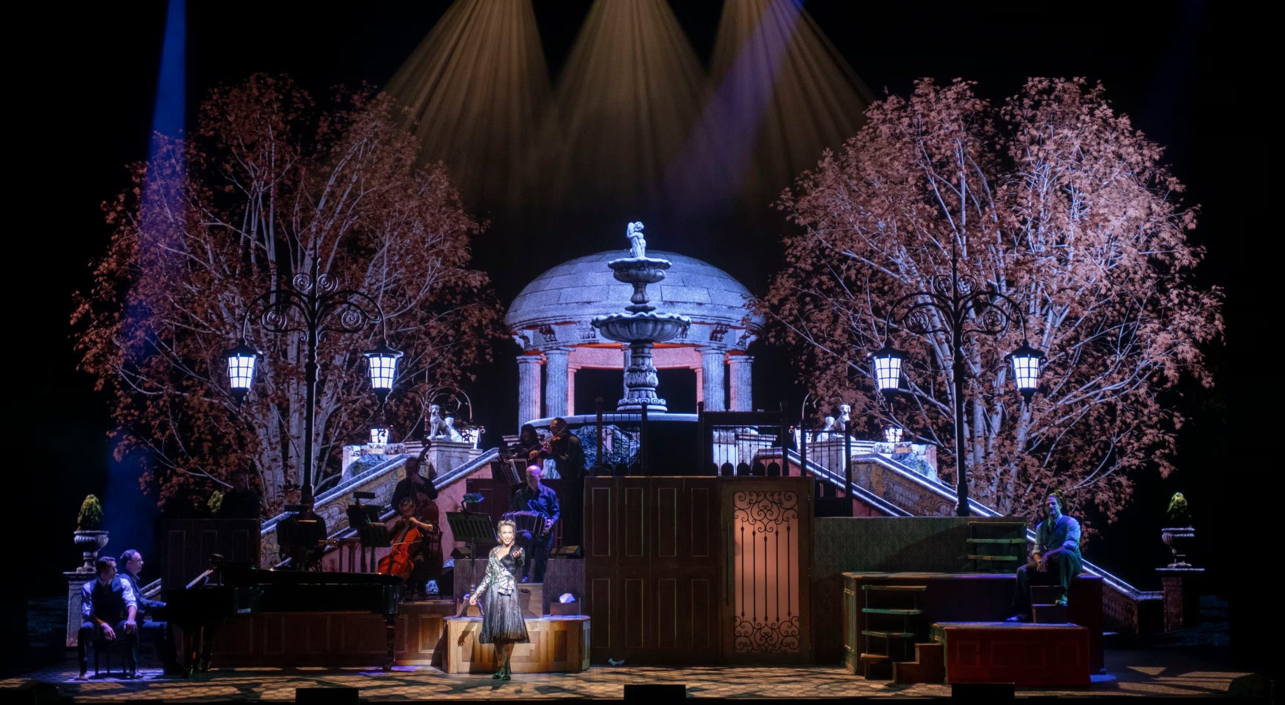 La obra muestra la vida y el legado de Piazzolla a través de seis cantantes, dos bailarines y una orquesta, reinventando el género en un formato disruptivo (Gentileza de Prensa)