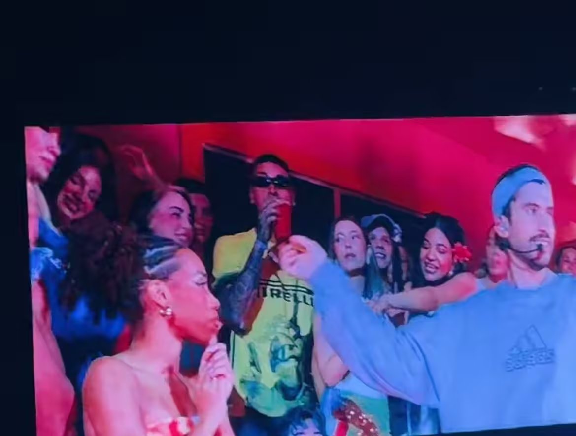 Tiago PZK acompañó el momento urbano del último show y saludó al público desde La Casita