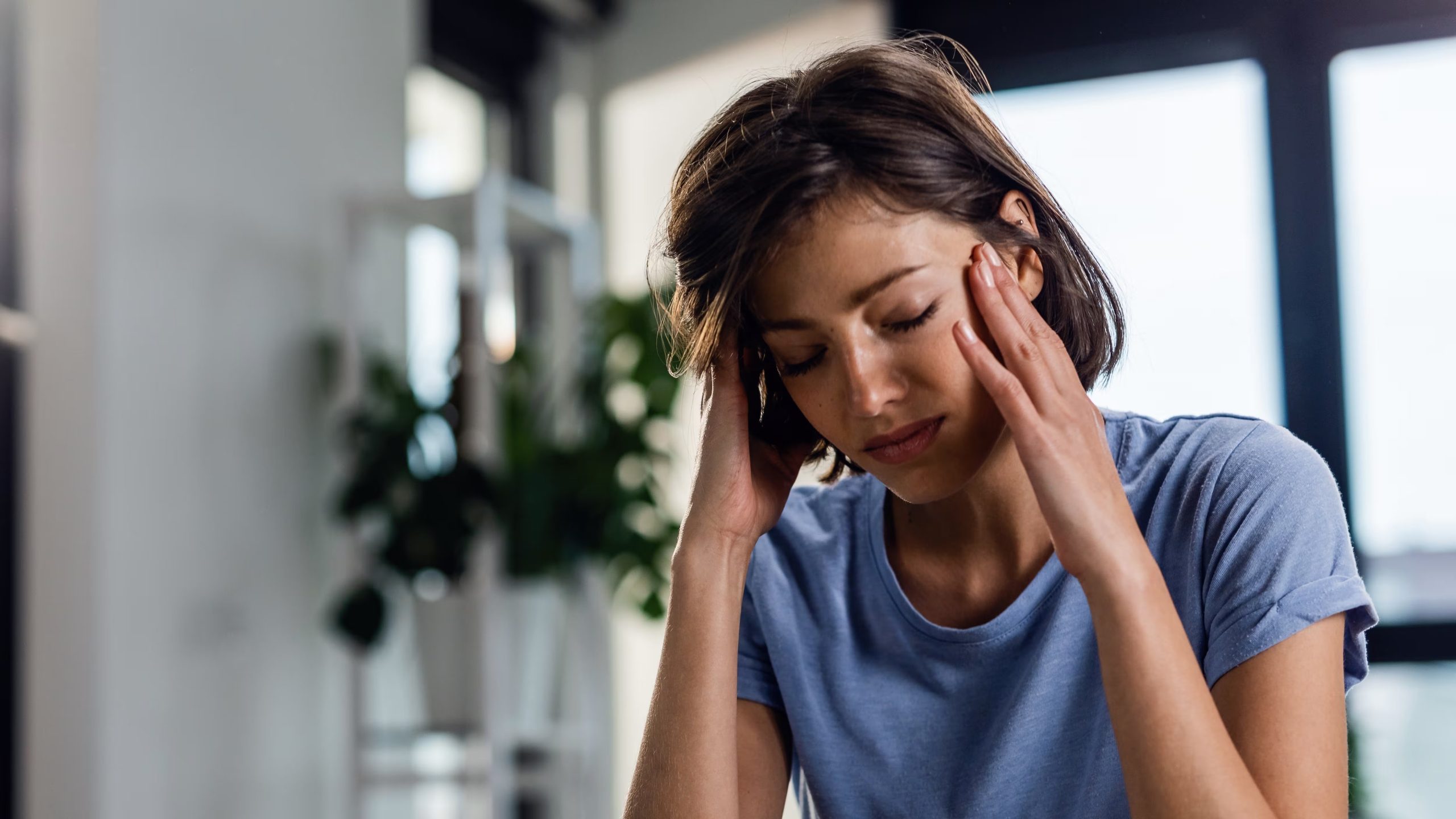 Especialistas advierten que síntomas como confusión, vómitos o letargo pueden indicar complicaciones graves por sobrehidratación (Freepik)