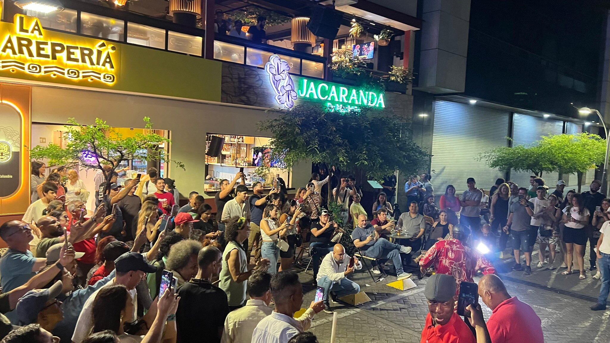 Los homenajes se realizaron en la calle - crédito @YaCelacanto / X