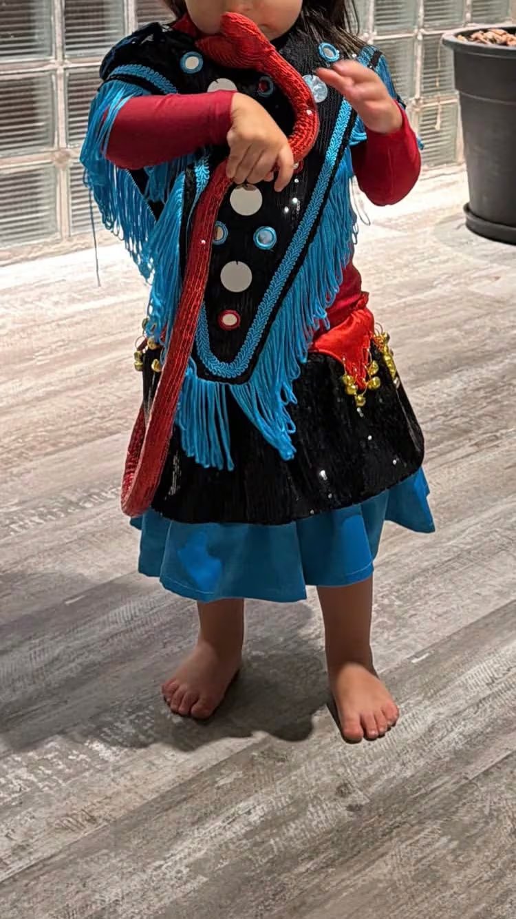 El regreso de Cazzu a Jujuy se vio marcado por una tierna postal de Inti, que conquistó a sus seguidores en redes sociales. (Captura de pantalla @cazzu)