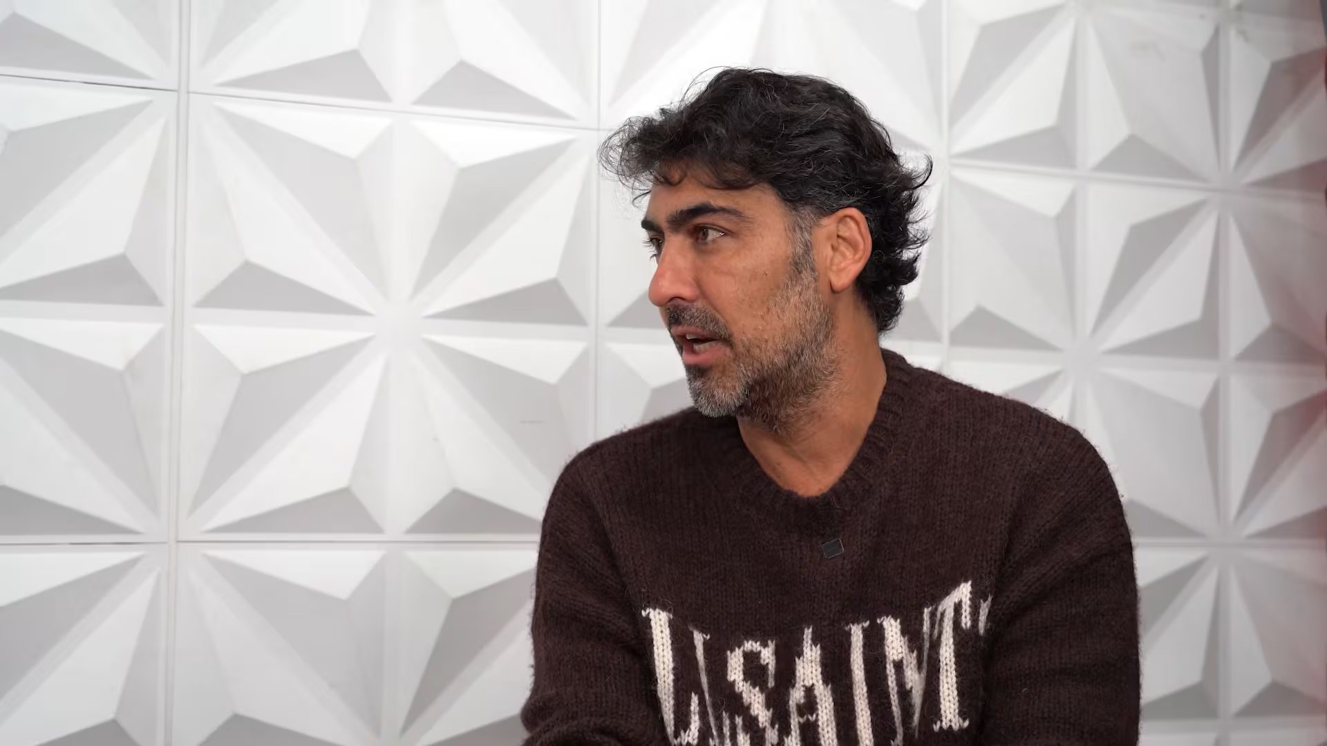 El chef chileno explicó que el desgaste físico y las lesiones acumuladas lo han llevado a replantear sus prioridades personales y profesionales - crédito captura de pantalla Sinceramente Cris / YouTube