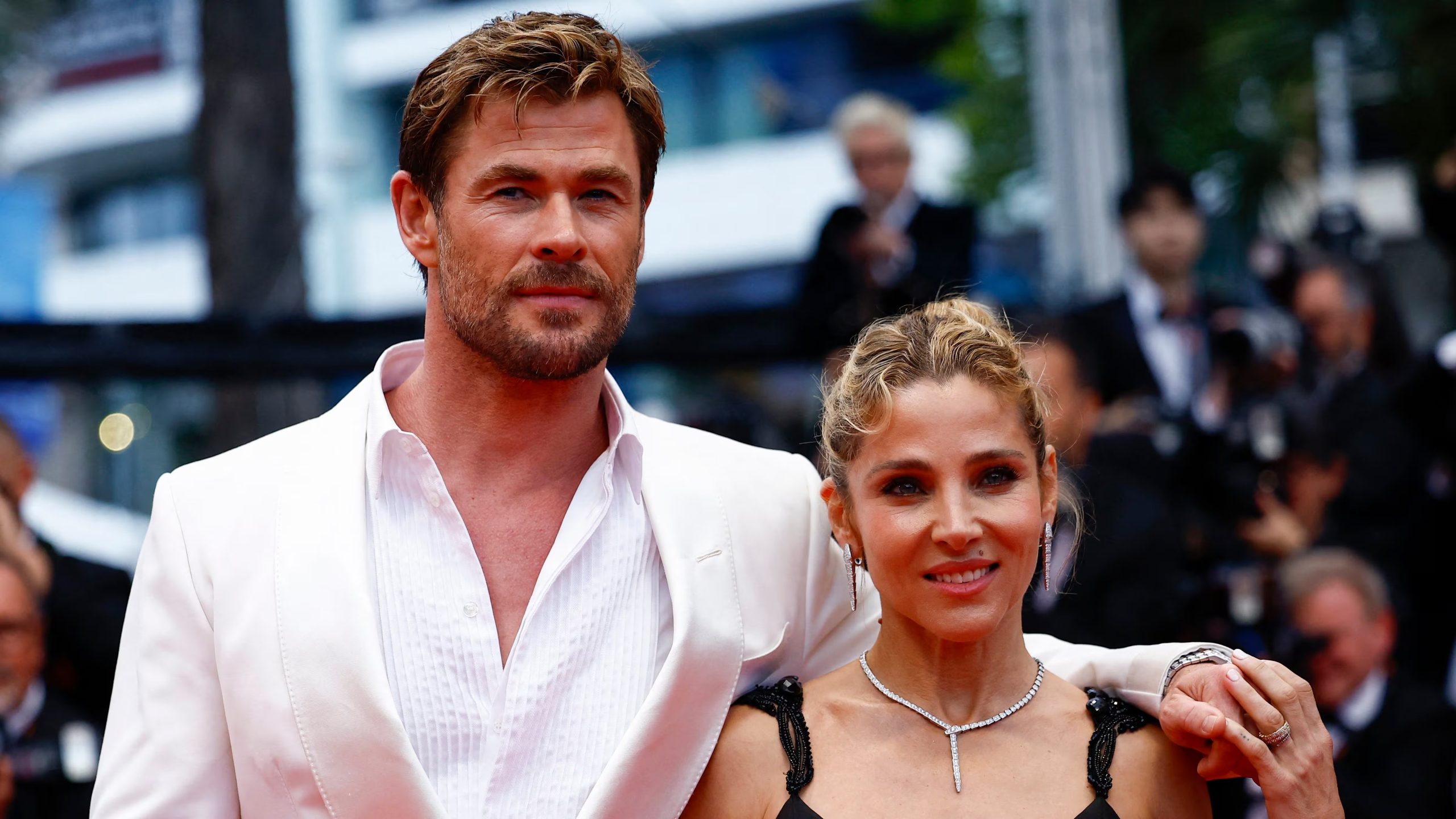 Chris Hemsworth reconoce que la enfermedad familiar lo llevó a valorar más el tiempo y los vínculos con sus hijos y esposa Elsa Pataky (REUTERS/Sarah Meyssonnier)