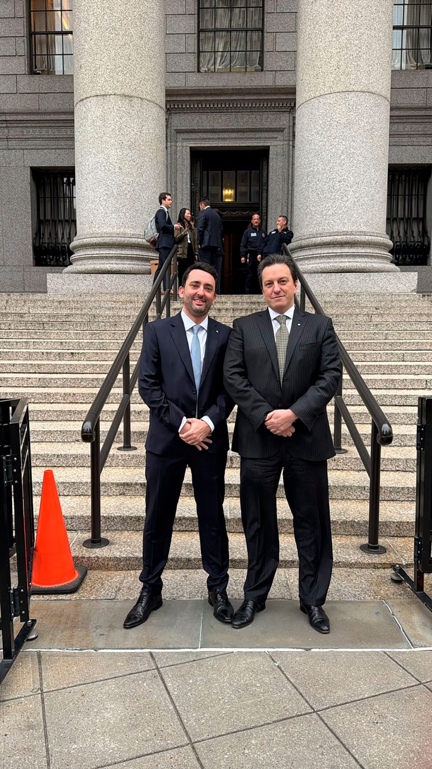 Los subprocuradores del Tesoro, Juan Ignacio Stampalija y Julio Pablo Comadira, en la audiencia de octubre en Nueva York
