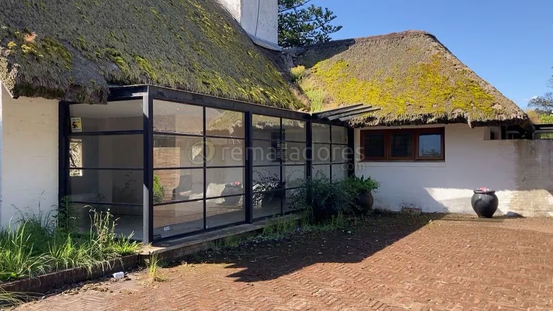 La mansión será subastada en los próximos días