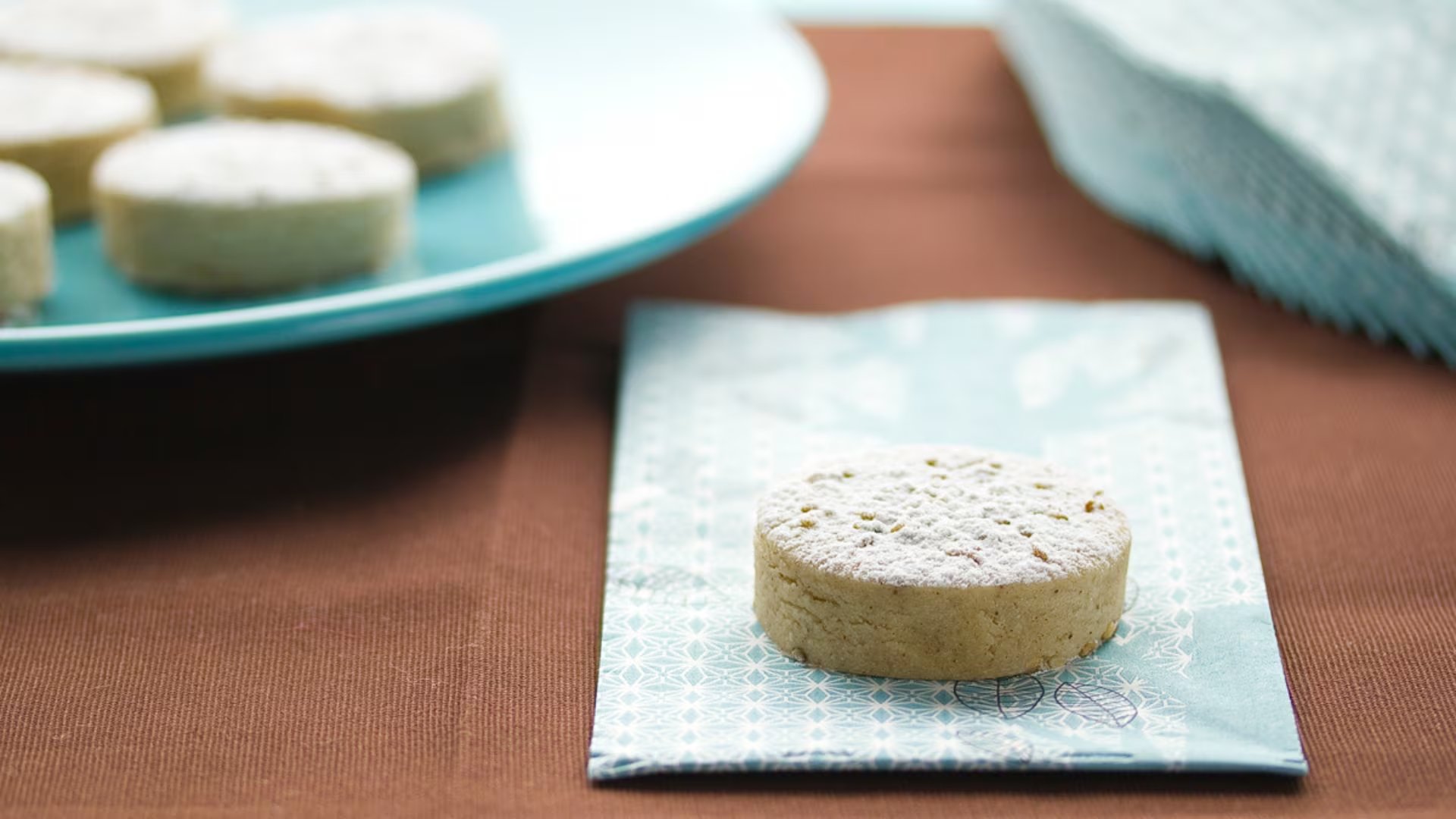 Preparar polvorones en casa es sencillo y requiere ingredientes básicos como huevos, jugo y ralladura de naranja. - (Flickr)