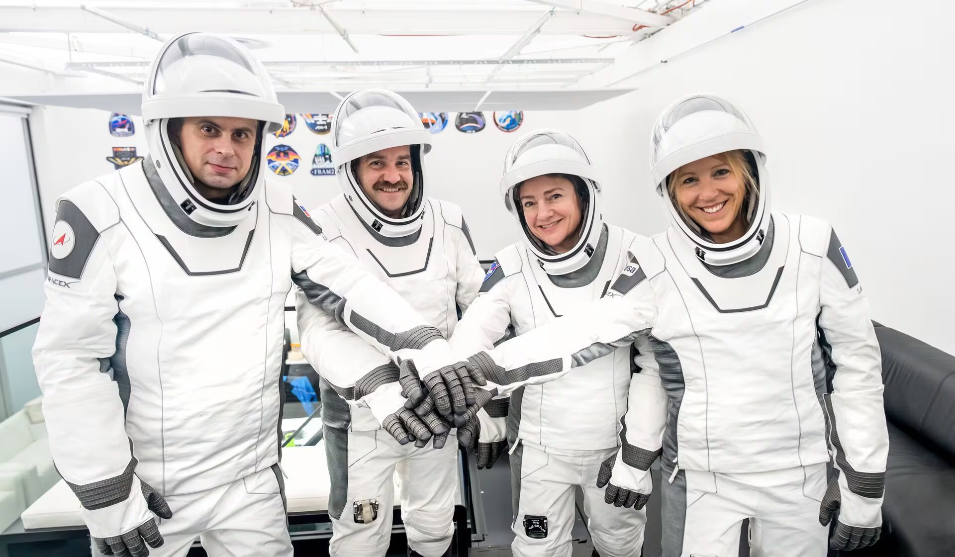 La tripulación Crew-12
combina experiencia y debut con astronautas de NASA ESA y Roscosmos y refuerza la cooperación internacional sostenida en la órbita terrestre baja (ESA)
