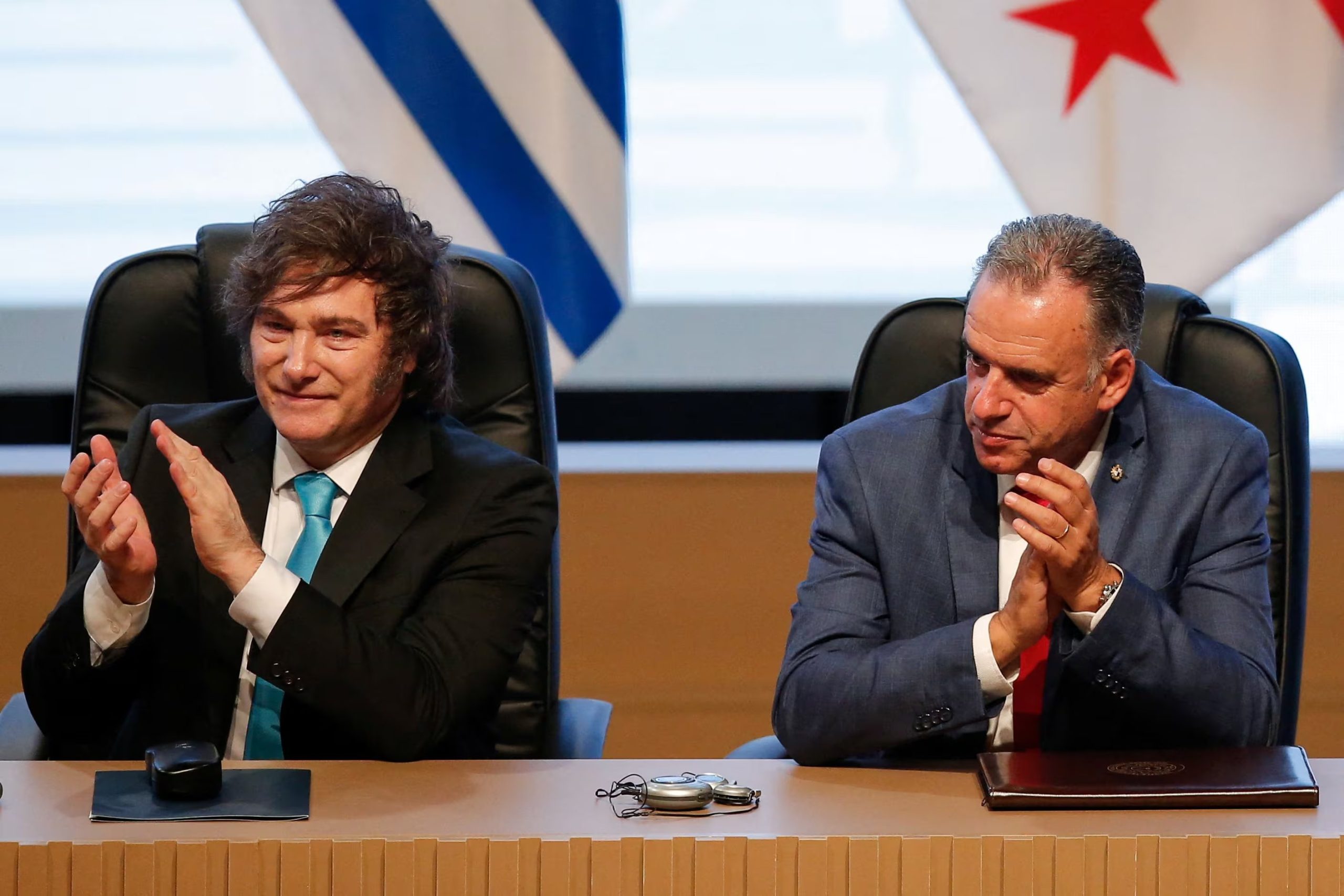 Javier Milei y el presidente de Uruguay, Yamandú Orsi (REUTERS/Cesar Olmedo)