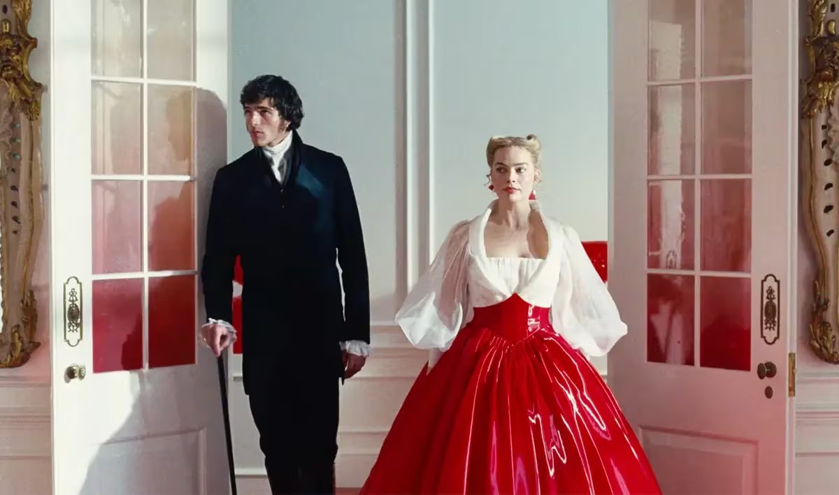 Jacob Elordi y Margot Robbie en 'Cumbres borrascosas', la adaptación muy libre que ha hecho Emmerald Fennel de la novela de Emily Brontë