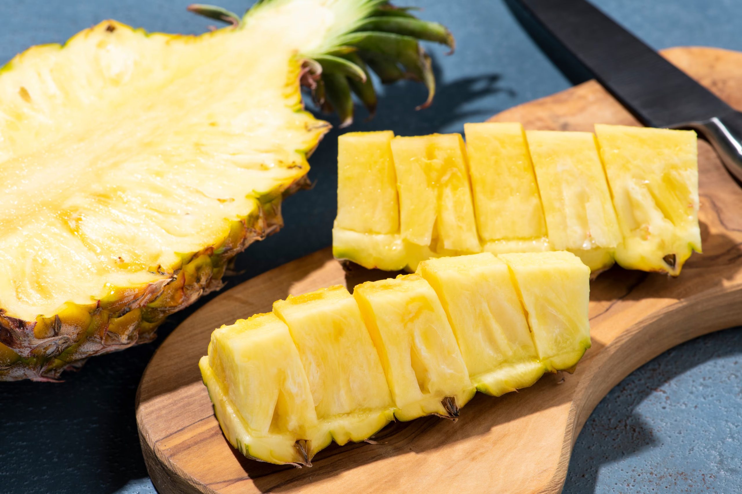 La piña es una fruta llena de beneficios para la salud (Adobe Stock)