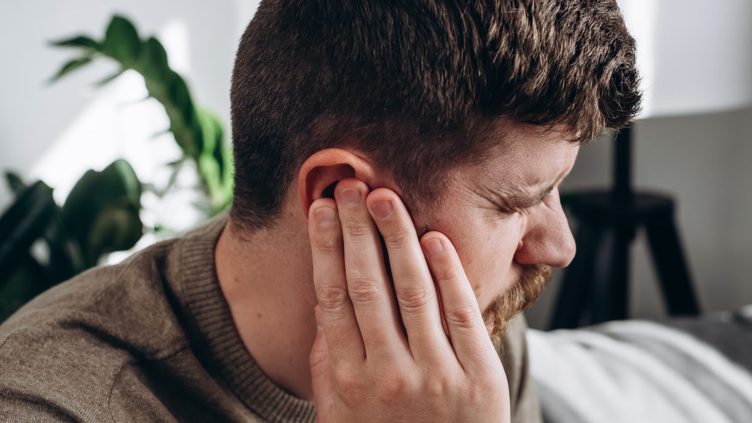 El vértigo es un trastorno del equilibrio que afecta el sistema vestibular, causando sensación de giro y movimientos falsos (AdobeStock)