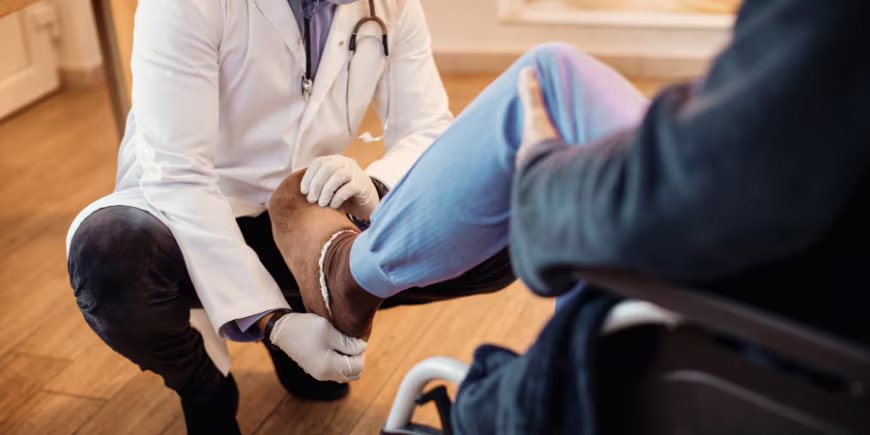 Los médicos suelen clasificar el inicio de la ELA según la zona donde comienzan las manifestaciones. (Supercuidadores-UNIR)