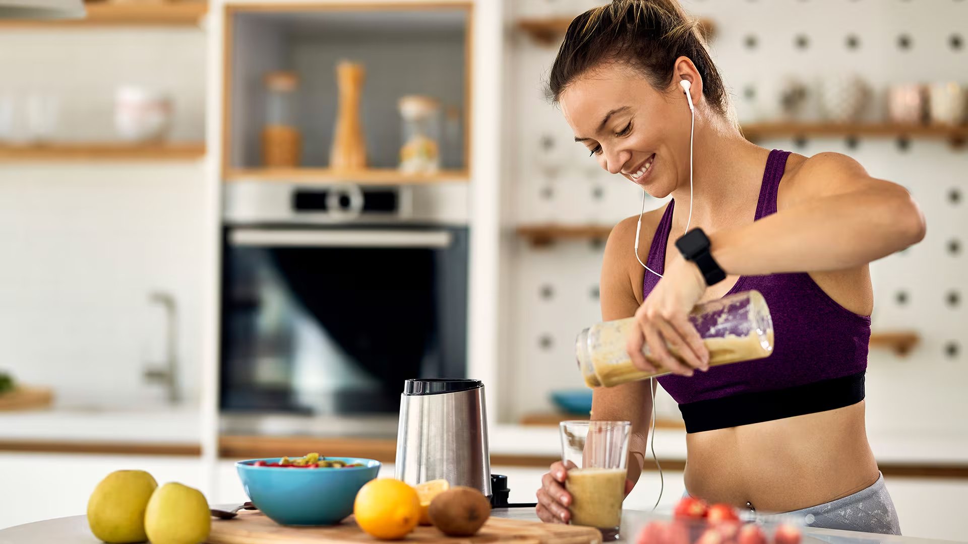 El exceso de proteína no se almacena en el cuerpo: el sobrante se elimina principalmente a través de la orina (Freepik)