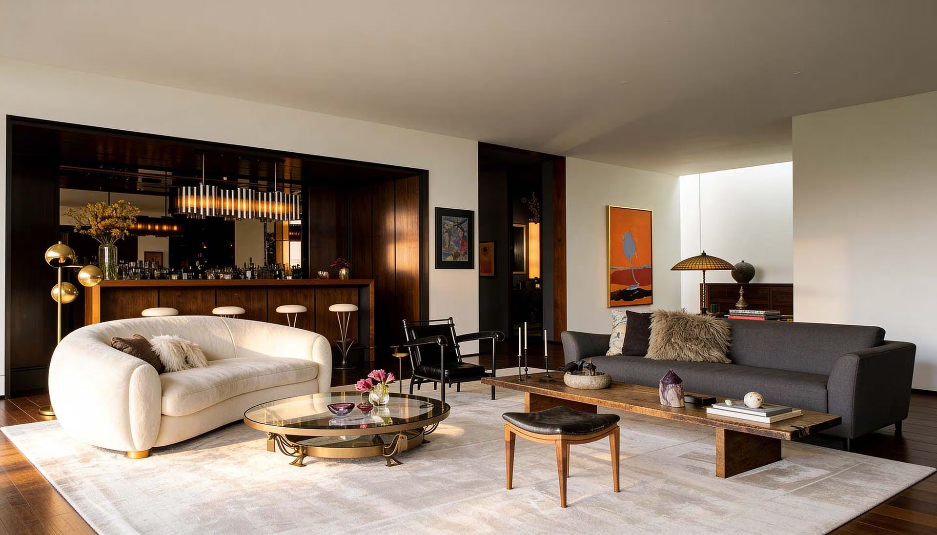 Jennifer Aniston opta por superficies despejadas y objetos seleccionados, fomentando una economía visual que ya influye en el consumo masivo