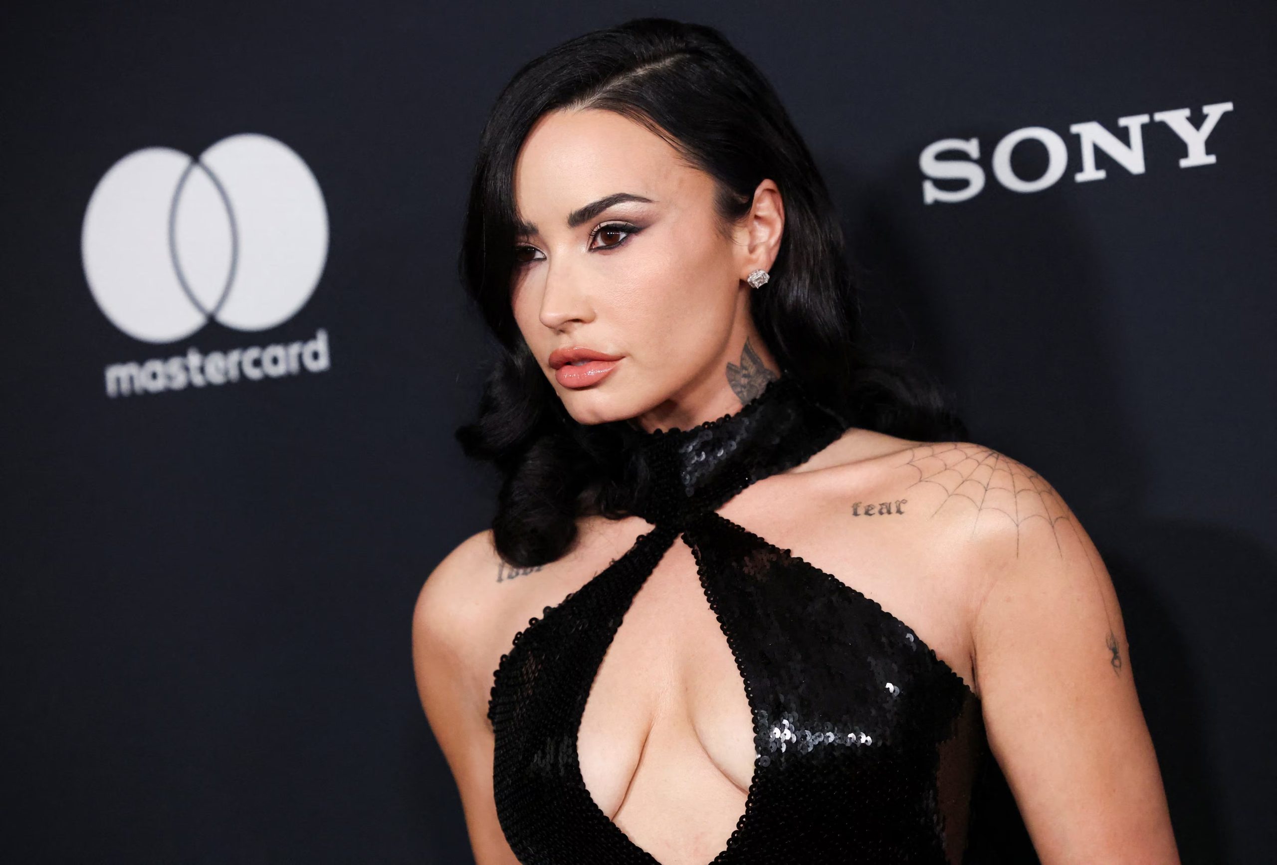 Vanessa Hudgens consolida su perfil emprendedor como cofundadora de Caliwater, ampliando su influencia más allá del cine y la televisión musical (REUTERS/Mario Anzuoni)