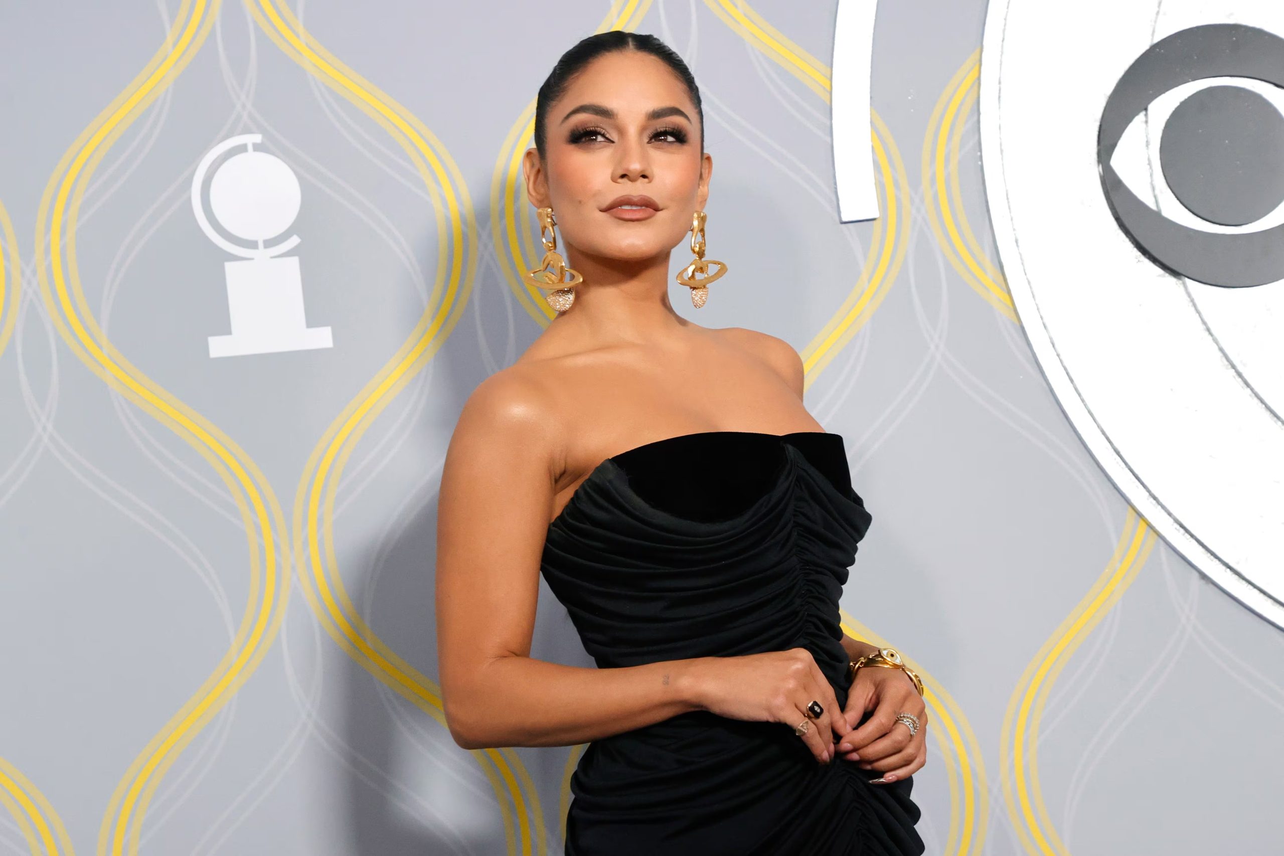 Vanessa Hudgens consolida su perfil emprendedor como cofundadora de Caliwater, ampliando su influencia más allá del cine y la televisión musical (EFE/EPA/JASON SZENEZ)