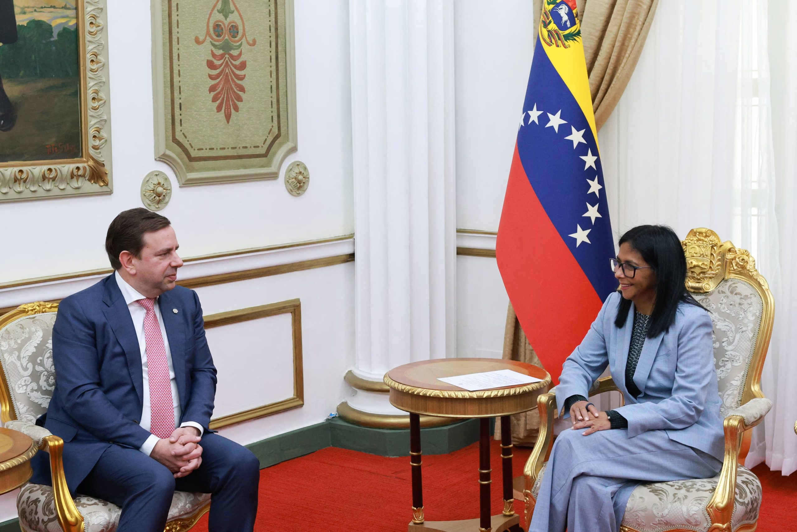 Venezuela's interim president Delcy Rodriguez and Cederic Cremers, President of Integrated Gas at Shell plc, talk during a meeting with Shell representatives at Miraflores Palace in Caracas, Venezuela, February 26, 2026. Miraflores Palace/Handout via REUTERS. THIS IMAGE HAS BEEN SUPPLIED BY A THIRD PARTY.