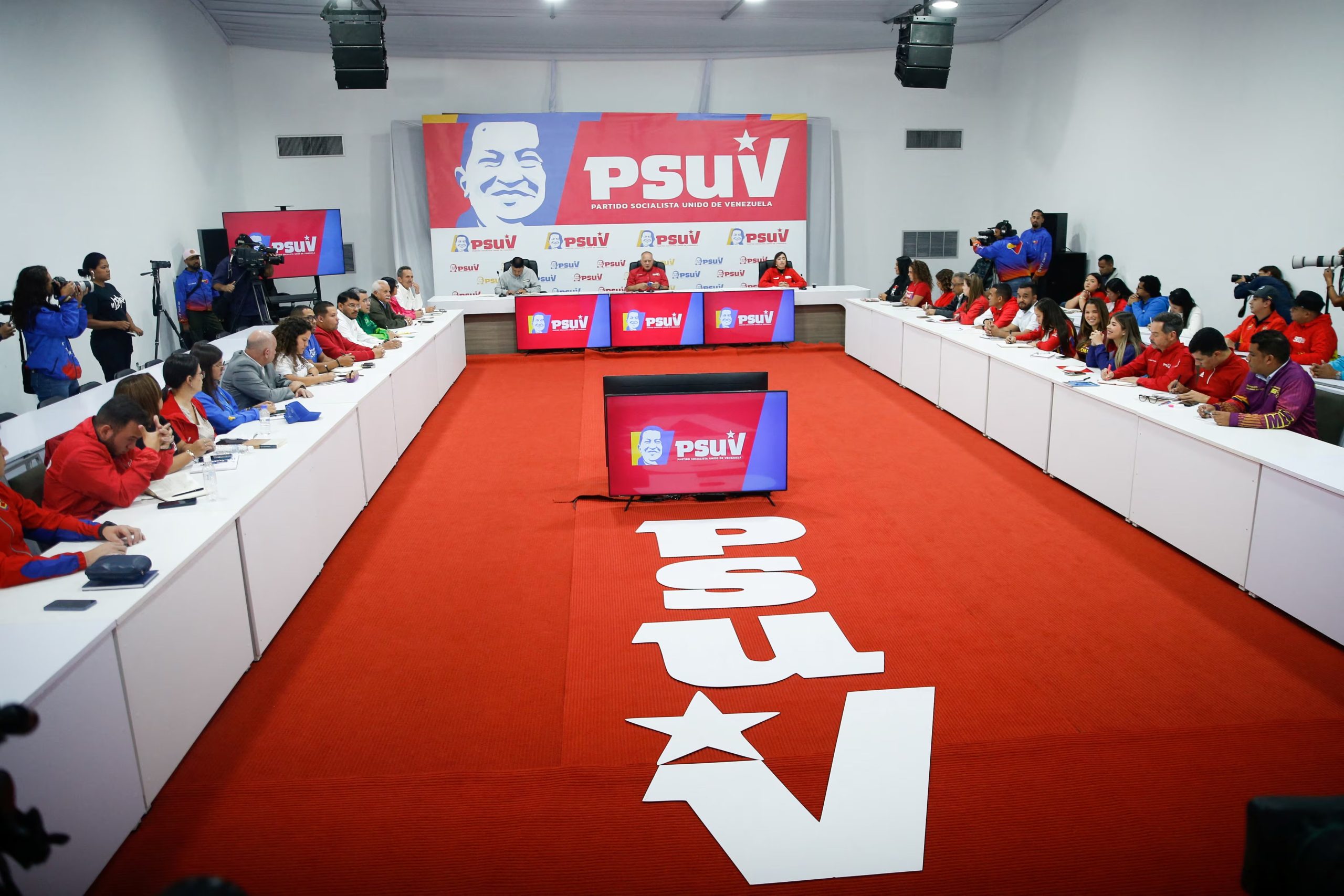 El liderazgo del PSUV reporta divisiones internas y una disminución del 70% en la asistencia a marchas y reuniones en varias regiones venezolanas (REUTERS/ARCHIVO)